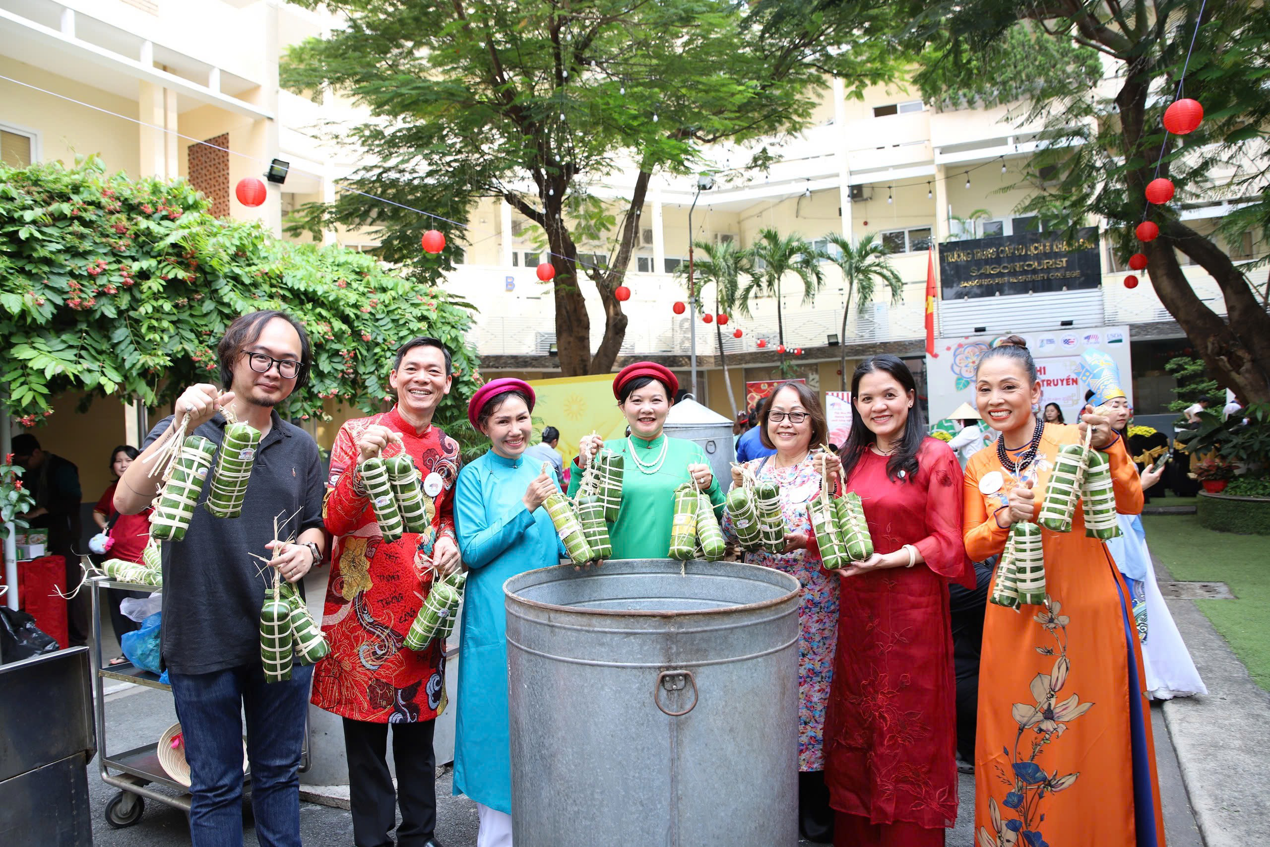 Hội thi gói bánh cổ truyền lần 7 chủ đề ‘Xuân gắn kết - Tết sẻ chia’ - Ảnh 1. Hội thi gói bánh cổ truyền lần 7 chủ đề ‘Xuân gắn kết - Tết sẻ chia’ - Ảnh 1.