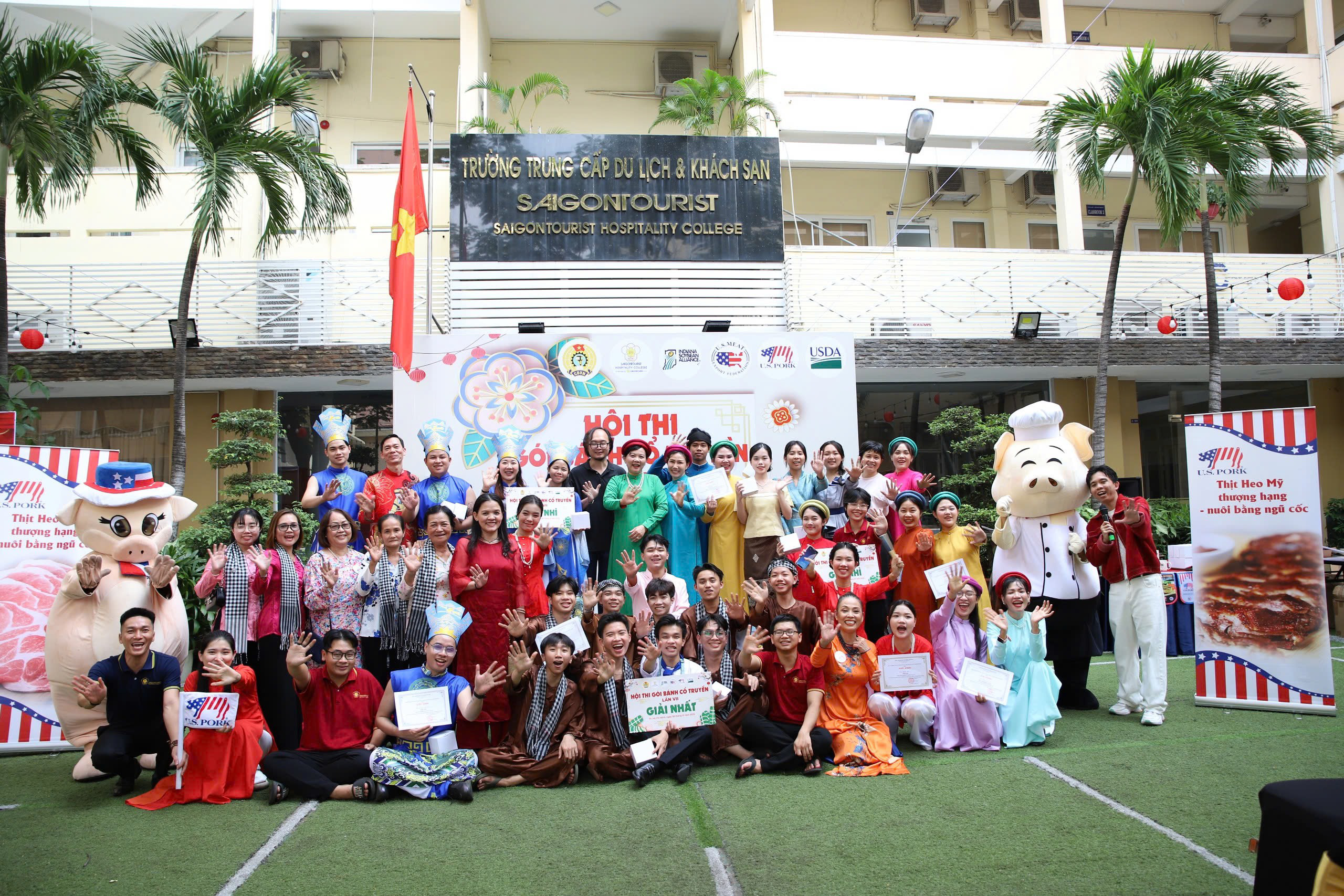 Hội thi gói bánh cổ truyền lần 7 chủ đề ‘Xuân gắn kết - Tết sẻ chia’ - Ảnh 4. Hội thi gói bánh cổ truyền lần 7 chủ đề ‘Xuân gắn kết - Tết sẻ chia’ - Ảnh 4.