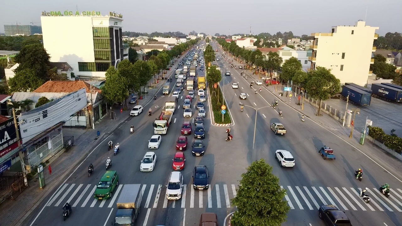 Bình Dương: Tài xế khổ sở qua ngã tư vì tín hiệu giao thông bất hợp lý- Ảnh 2.