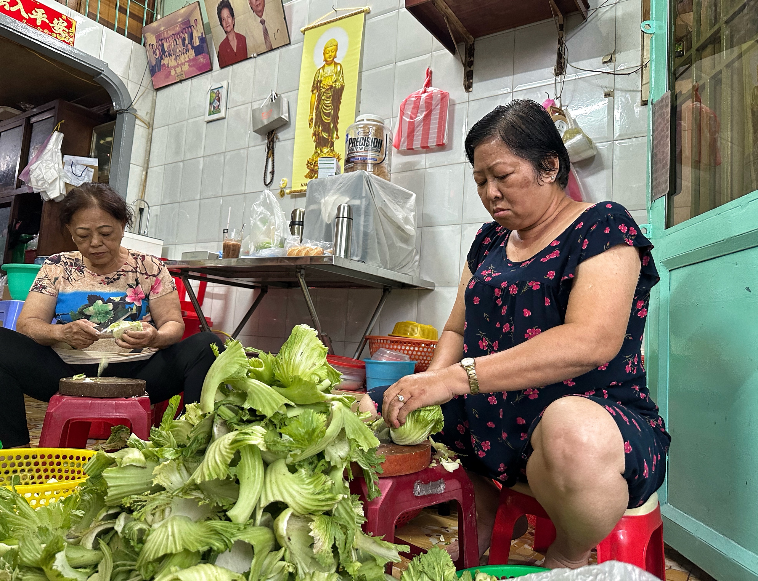 Hơn 30 năm làm 'coóng xại' bán tết ở Chợ Lớn: Huy động cả đại gia đình- Ảnh 12.