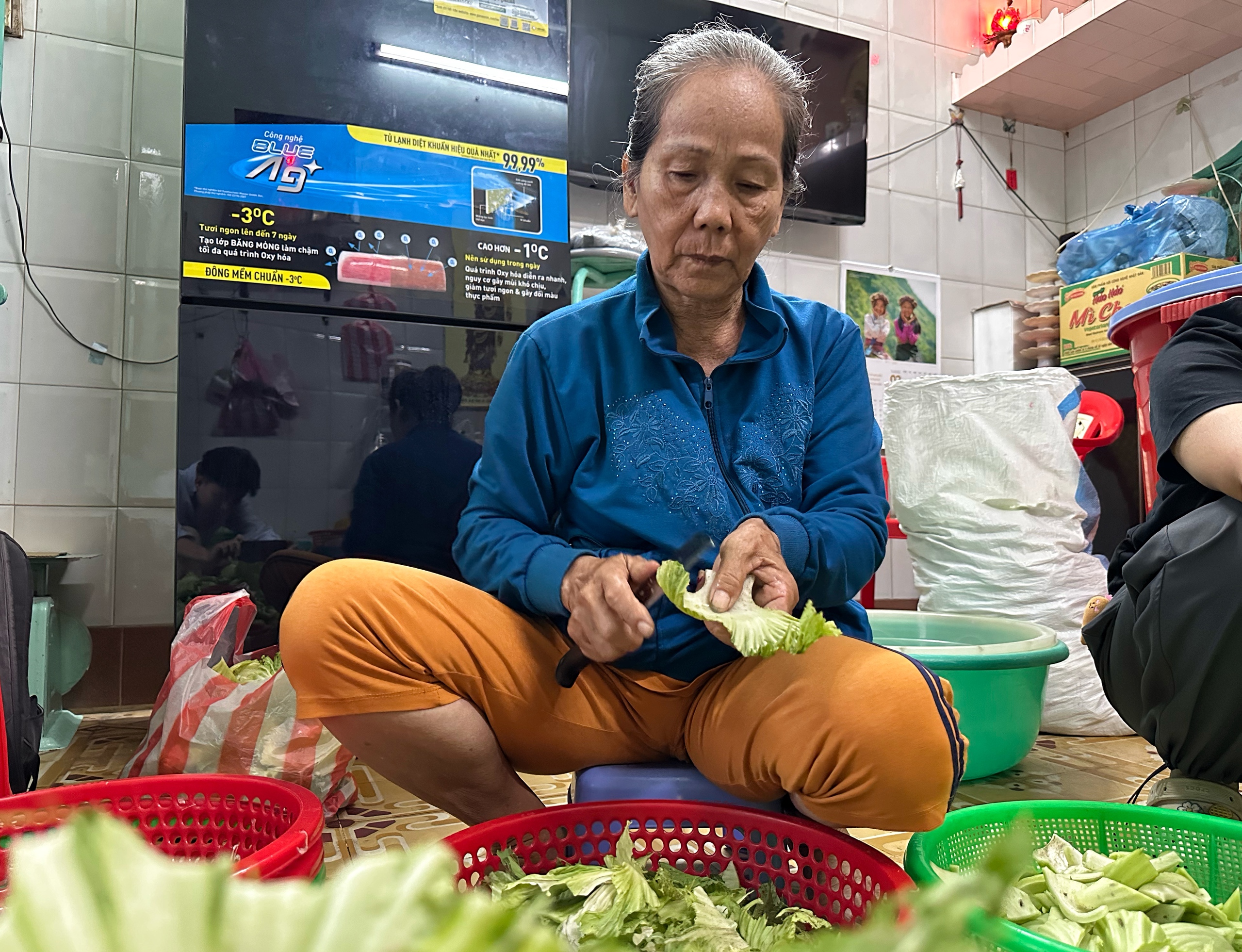 Hơn 30 năm làm 'coóng xại' bán tết ở Chợ Lớn: Huy động cả đại gia đình- Ảnh 11.