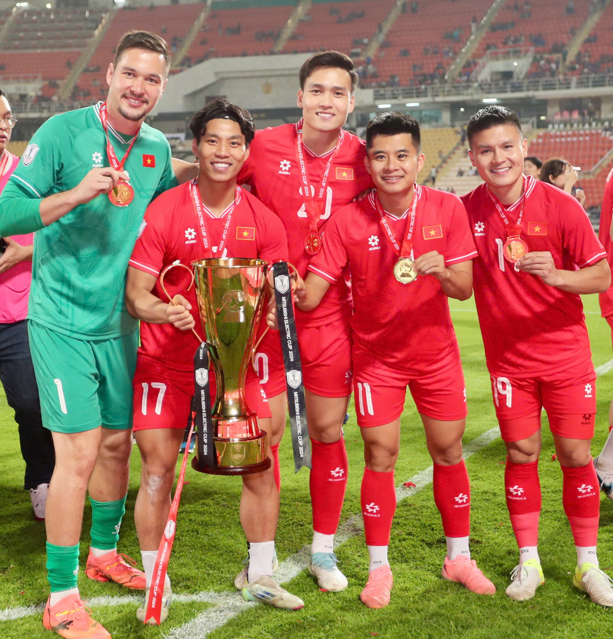 Nguyễn Filip cùng ai sang Philippines sau chức vô địch AFF Cup? - Ảnh 1.