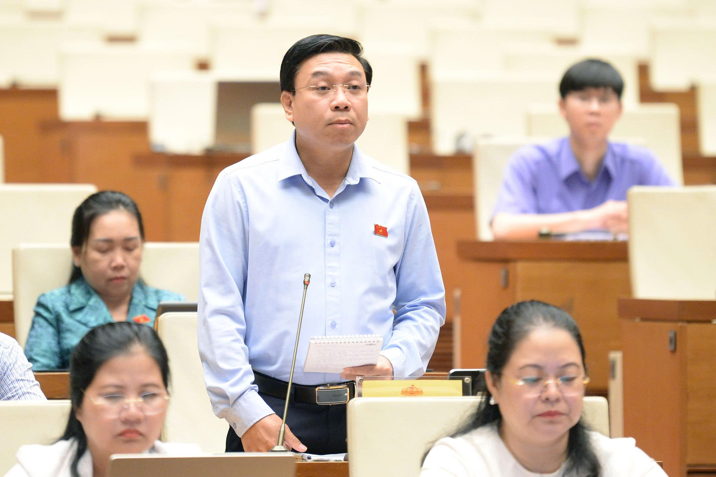 Lo 'lạm dụng' khi viên chức được ký thêm hợp đồng, điều hành doanh nghiệp bên ngoài- Ảnh 2. Lo 'lạm dụng' khi viên chức được ký thêm hợp đồng, điều hành doanh nghiệp bên ngoài- Ảnh 2.