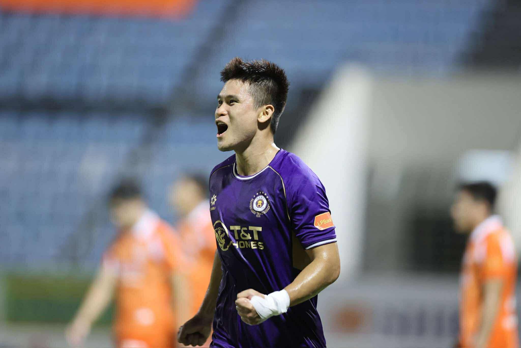 ចំណាត់ថ្នាក់ V-League ចុងក្រោយ៖ ងាយស្រួលឈ្នះជាមួយ Da Nang ហាណូយ FC លែងនៅខាងក្រោមទៀតហើយ - រូបថត ១. Bảng xếp hạng V-League mới nhất: Thắng dễ Đà Nẵng, CLB Hà Nội không còn chìm dưới đáy- Ảnh 1.