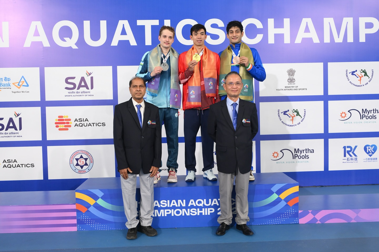 កីឡាករហែលទឹក Nguyen Huy Hoang ឈ្នះមេដាយមាសមួយទៀតក្នុងព្រឹត្តិការណ៍កីឡាហែលទឹកជើងឯកអាស៊ីនៅប្រទេសឥណ្ឌា - រូបថត 2. Kình ngư Nguyễn Huy Hoàng đoạt thêm HCV giải bơi vô địch châu Á tại Ấn Độ- Ảnh 2.