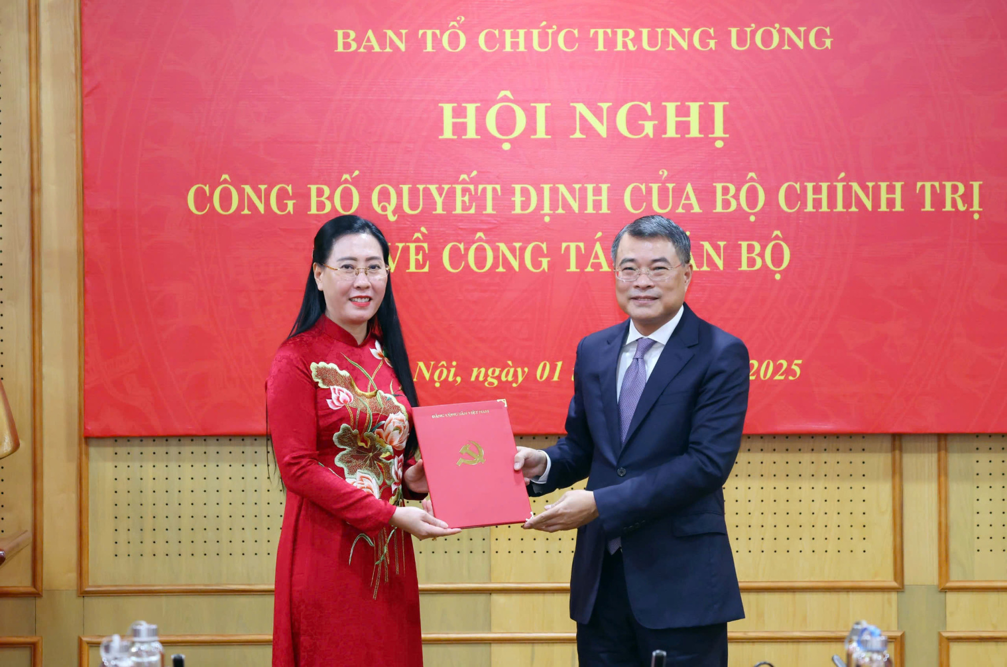 លោកស្រី Bui Thi Quynh Van ត្រូវបានតែងតាំងជាអនុប្រធានគណៈកម្មាធិការរៀបចំមជ្ឈិម - រូបថត ១. Bà Bùi Thị Quỳnh Vân được bổ nhiệm làm Phó trưởng Ban Tổ chức Trung ương - Ảnh 1.