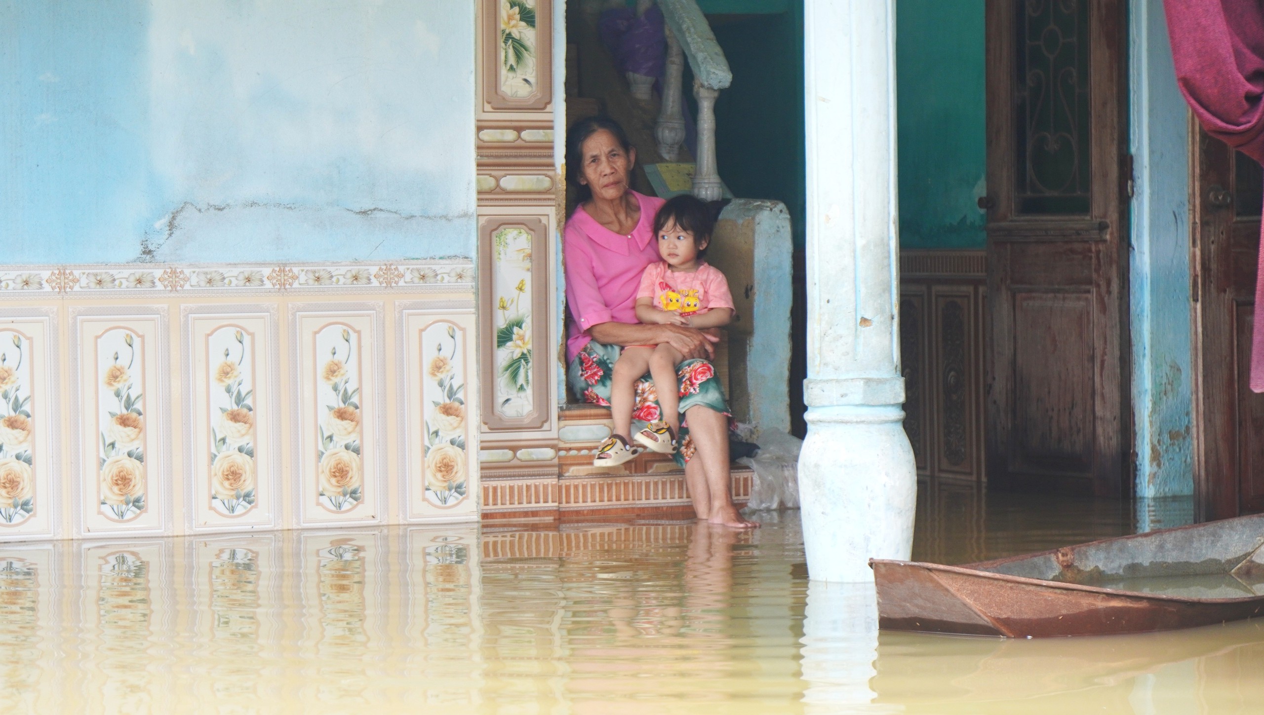 Hơn 15 . 000 Nhà dân ở thanh hóa chìm trong biển nước do mưa lũ - Ảnh 5.