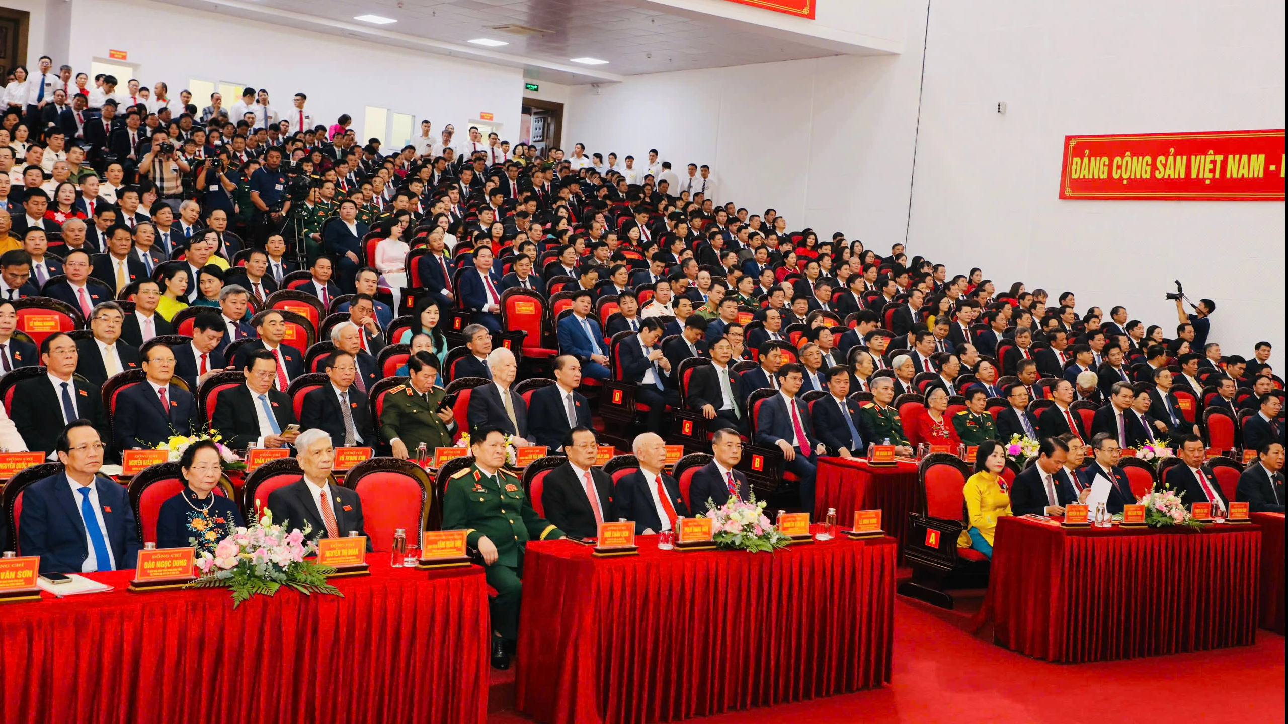 លោក Dang Xuan Phong កាន់តំណែងជាលេខាគណៈកម្មាធិការបក្សខេត្ត Ninh Binh សម្រាប់អាណត្តិ 2025 - 2030 - រូបថត ៣. Đặng Xuân Phong giữ chức Bí thư tỉnh ủy Ninh Bình nhiệm kỳ 2025 - 2030 - Ảnh 3.