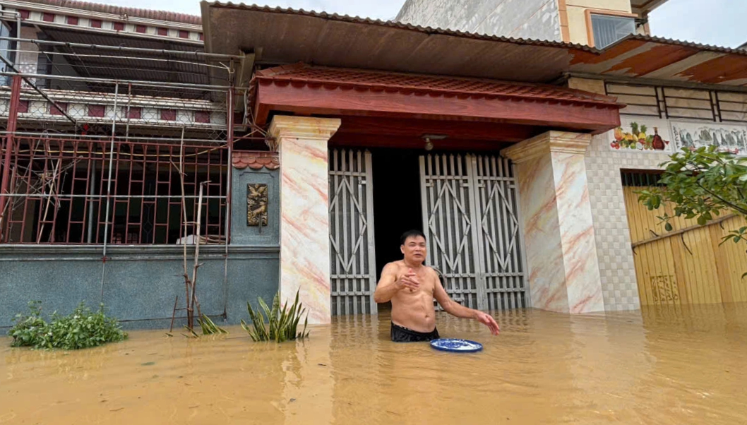 Hơn 15 . 000 Nhà dân ở thanh hóa chìm trong biển nước do mưa lũ - Ảnh 11.