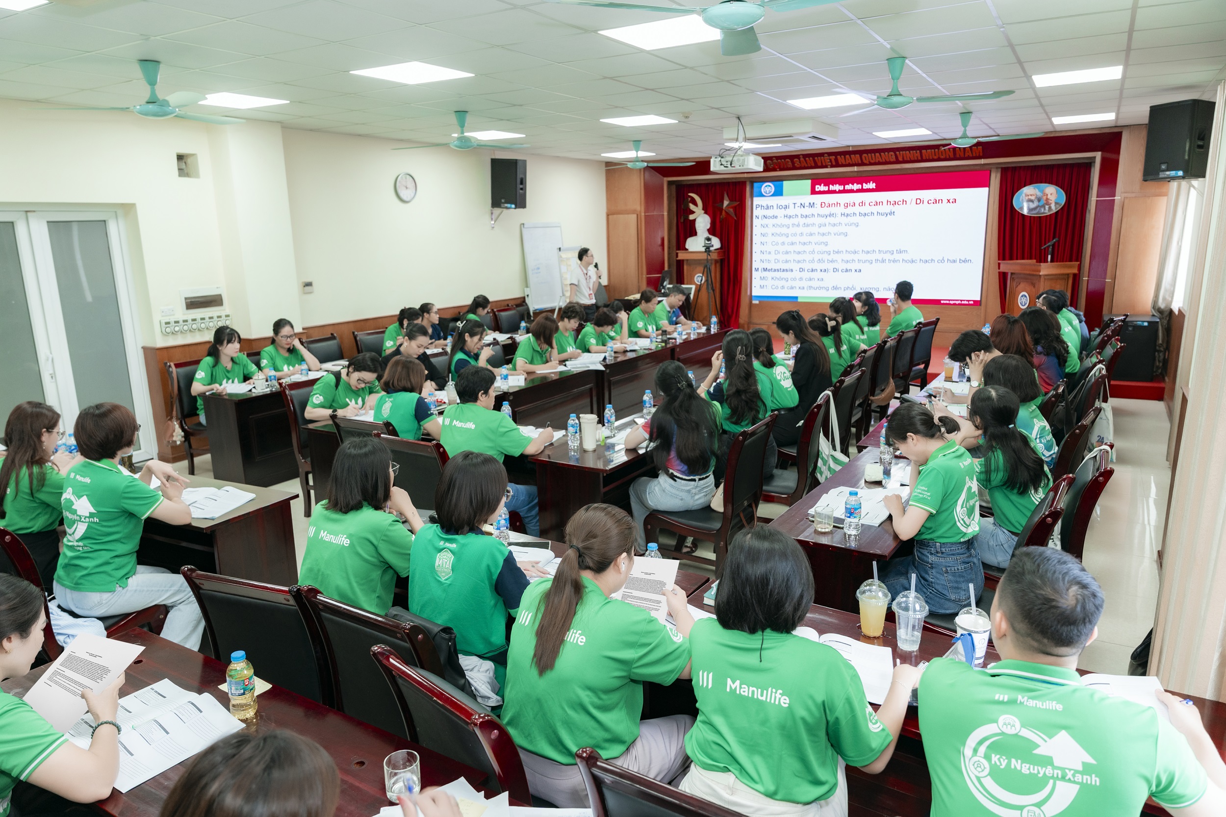 Tư vấn viên bảo hiểm Manulife được đào tạo kiến thức sức khỏe cộng đồng - Ảnh 1.