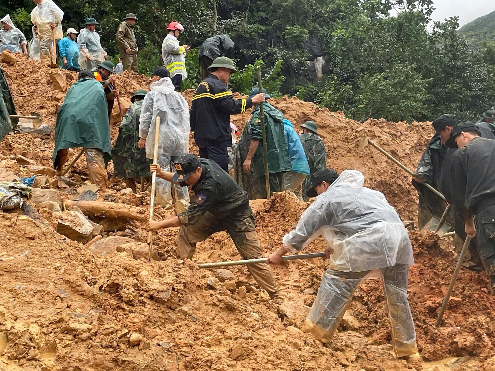 Cục Cảnh sát PCCC và CNCH xuất quân tìm kiếm 4 người mất tích ở Tuyên Quang - Ảnh 1.