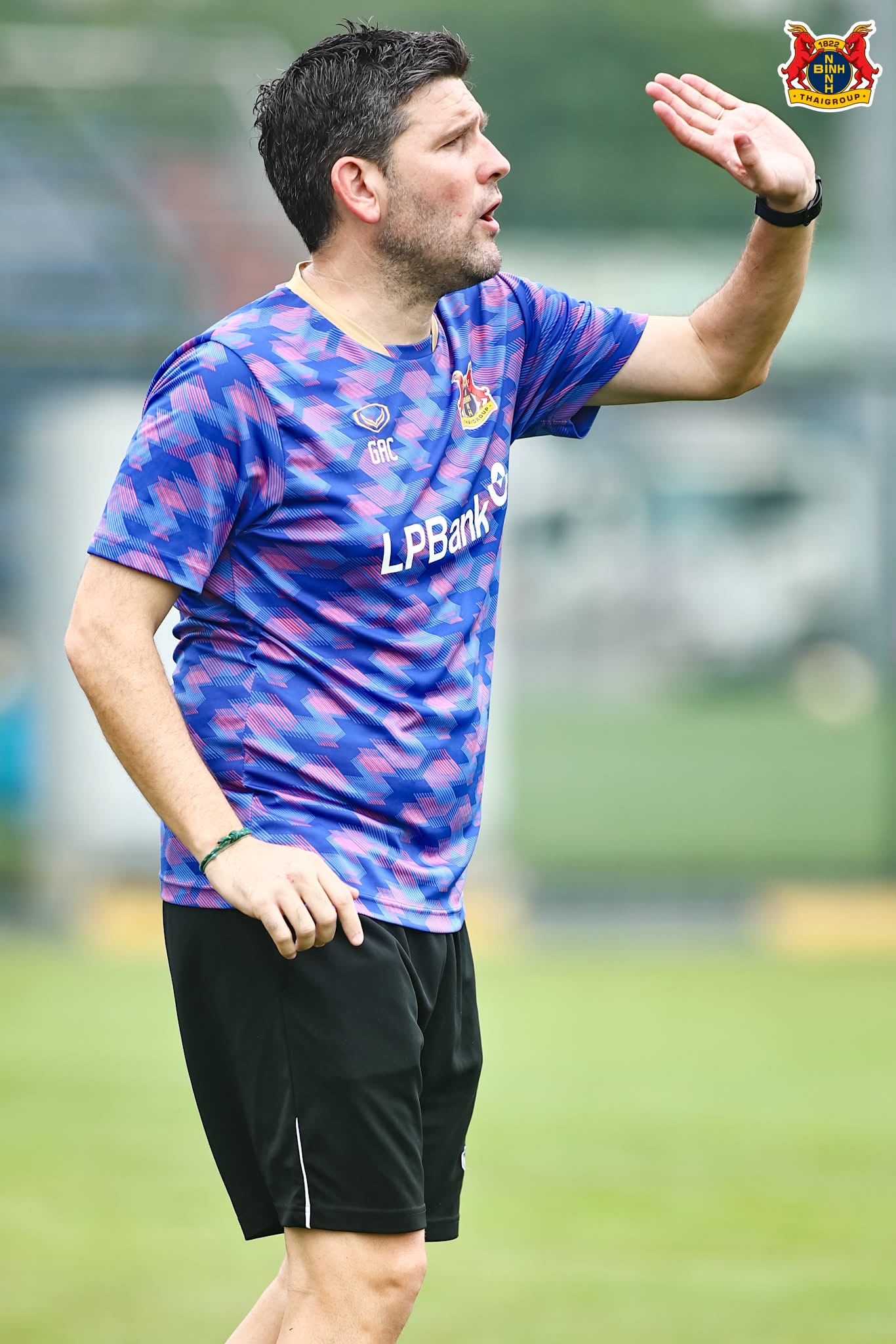 ក្លឹប Ninh Binh បានឈ្នះពានរង្វាន់ V-League ដ៏ល្អចំនួនពីរ៖ គ្រូបង្វឹកសញ្ជាតិអេស្ប៉ាញលែងមានការសង្ស័យទៀតហើយ - រូបថត ១. CLB Ninh Bình đoạt cú đúp giải thưởng xuất sắc V-League: HLV Tây Ban Nha không còn bị hoài nghi- Ảnh 1.