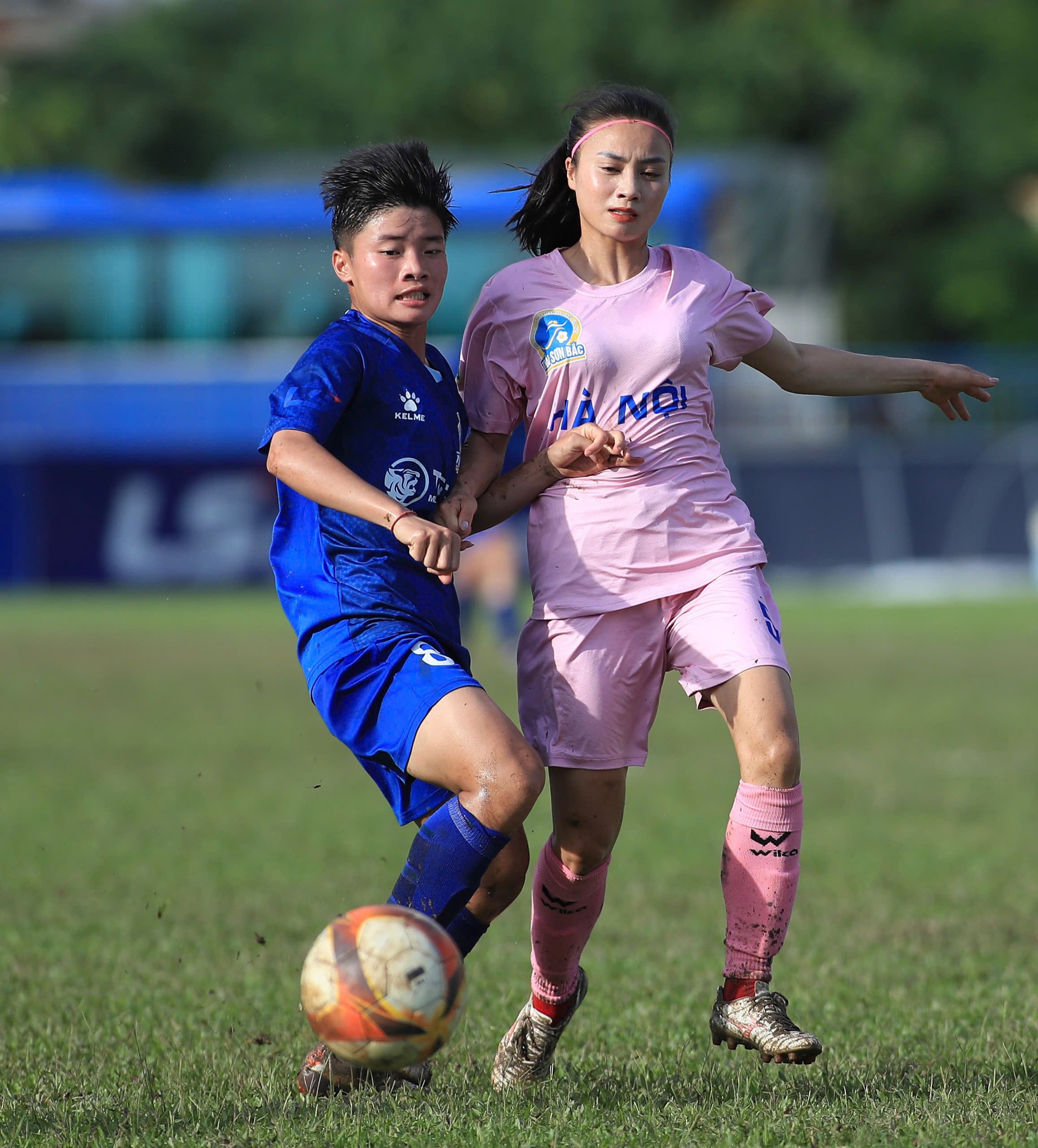 Bich Thuy ជួយក្រុមចាស់របស់នាង TP.HCM ខ្ញុំទទួលបានចំណាត់ថ្នាក់កំពូលពីទីក្រុងហាណូយ - រូបថតទី 3 ។ Bích Thùy giúp đội bóng cũ TP.HCM I lấy ngôi đầu từ Hà Nội - Ảnh 3.