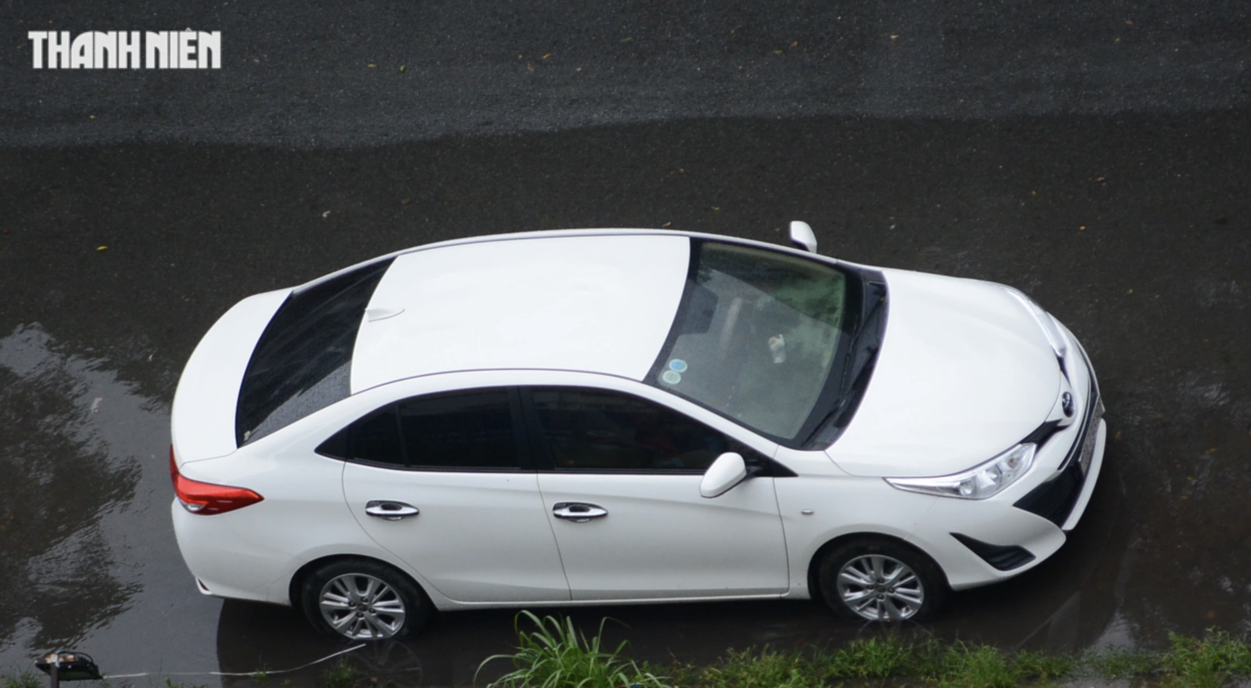 5 nguyên tắc vàng khi sử dụng ô tô mùa mưa bão, tài xế cần biết- Ảnh 4. 5 nguyên tắc vàng khi sử dụng ô tô mùa mưa bão, tài xế cần biết- Ảnh 4.