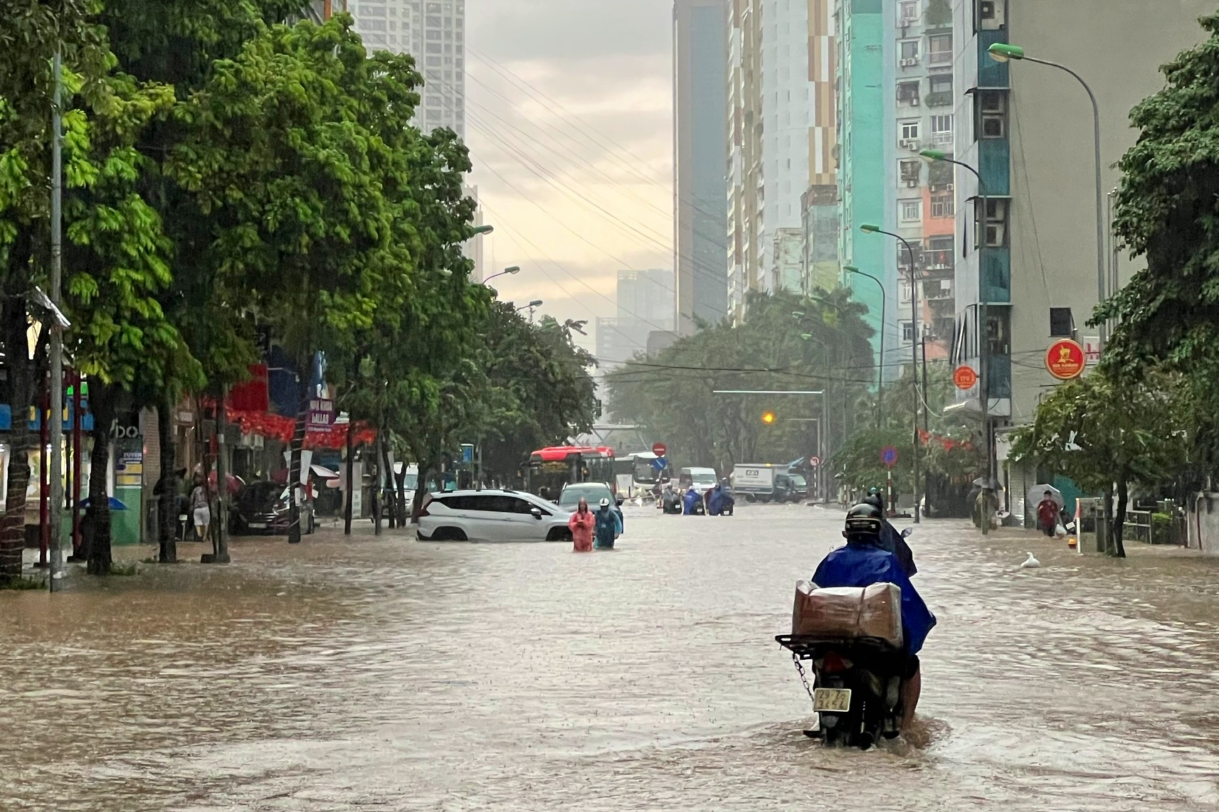 Hà Nội còn 25 điểm ngập úng- Ảnh 1.