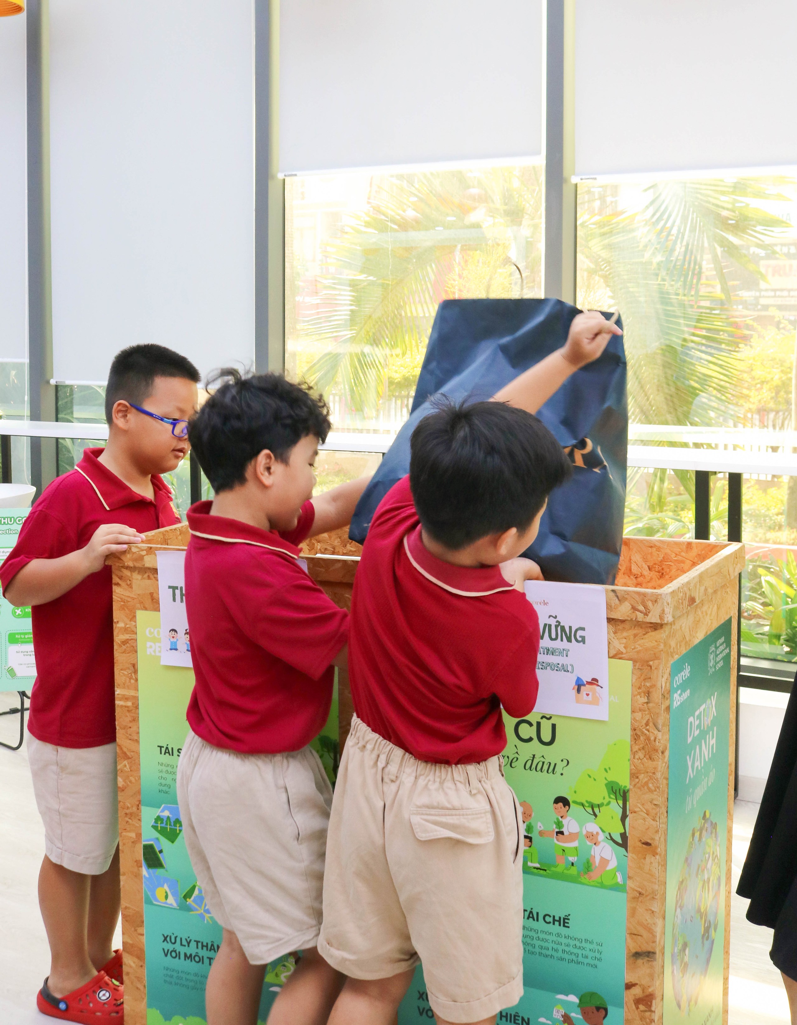 Hàng trăm bộ đồng phục học sinh cũ được thu gom, kéo dài vòng đời - Ảnh 4.