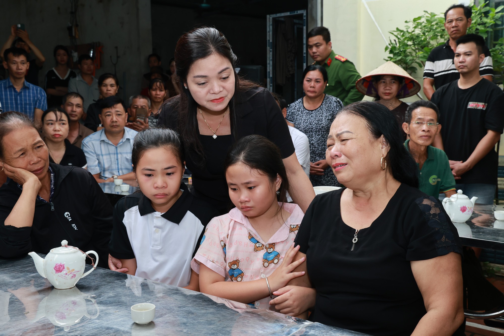 Tổ trưởng an ninh hy sinh cứu 3 trẻ em đuối nước tại xóm Xuân Hà 1 - Ảnh 1.