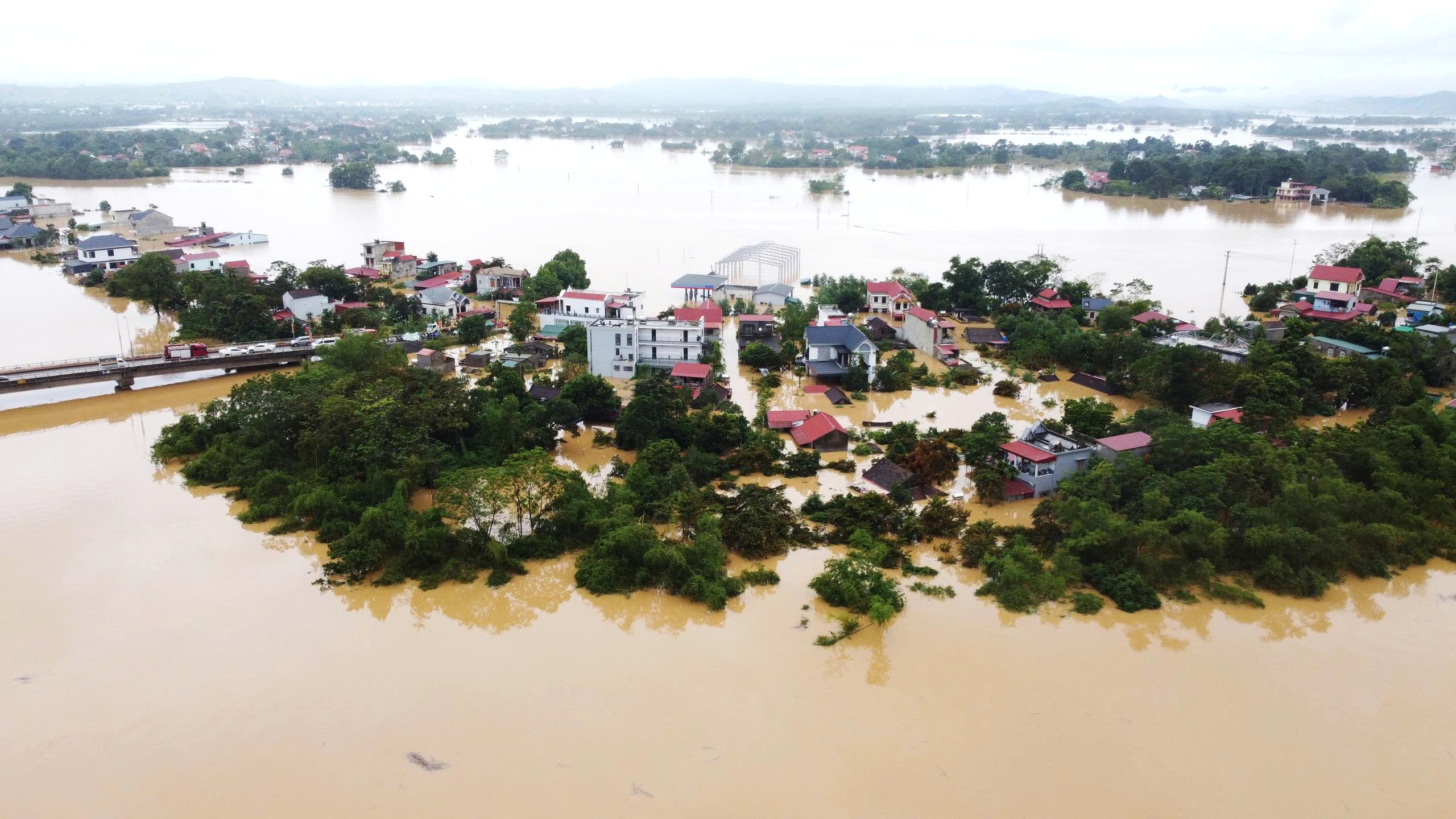 Hơn 15 . 000 Nhà dân ở thanh hóa chìm trong biển nước do mưa lũ - Ảnh 3.