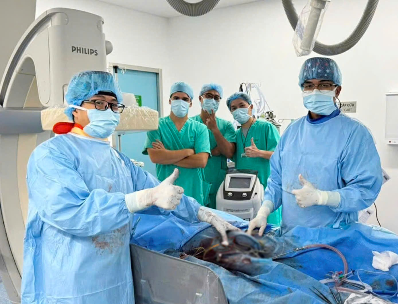Fv Thực Hiện Ca Can Thiệp Sử Dụng Khí Co₂ Chụp Mạch Đầu Tiên Tại Việt Nam Fv Thực Hiện Ca Can Thiệp Sử Dụng Khí Co₂ Chụp Mạch Đầu Tiên Tại Việt Nam - Ảnh 2.
