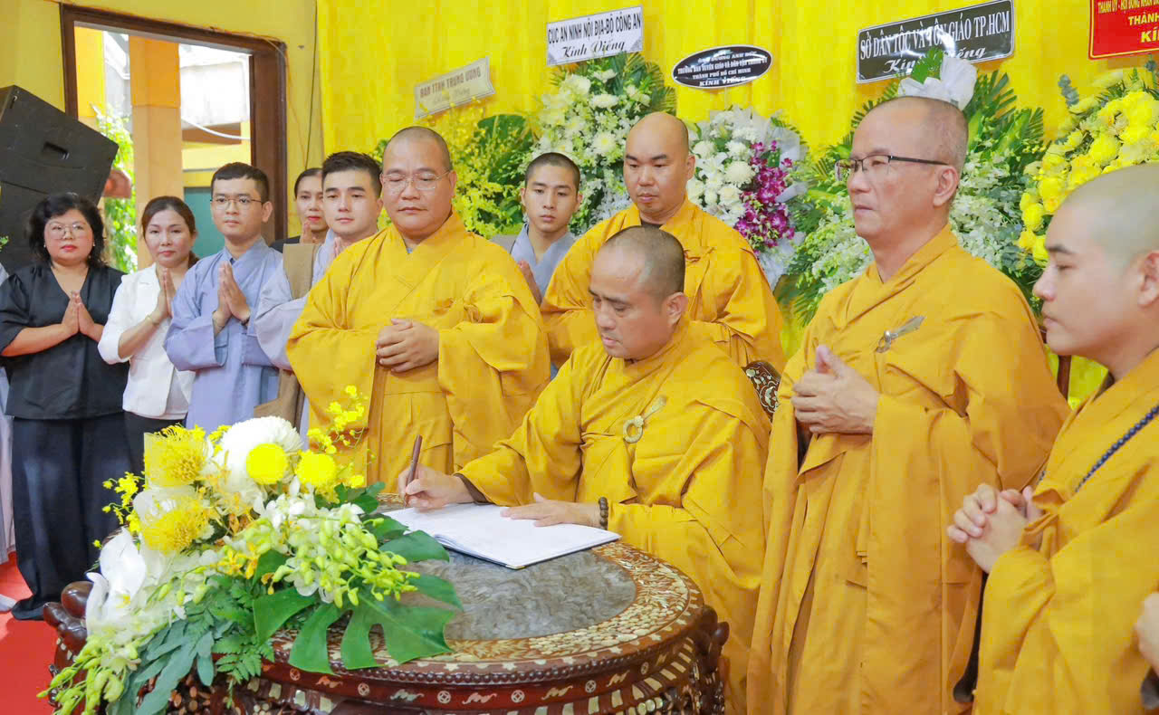 Các đoàn viếng tang trưởng lão hòa thượng Thích Trí Tịnh tại chùa Vĩnh Nghiêm - Ảnh 8.