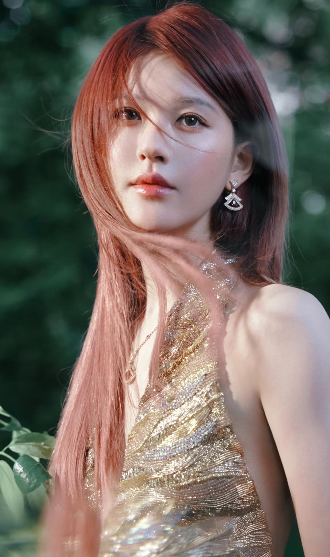 Triệu Lộ Tư vượt Địch Lệ Nhiệt Ba, trở thành nữ diễn viên được quan tâm nhất- Ảnh 1.