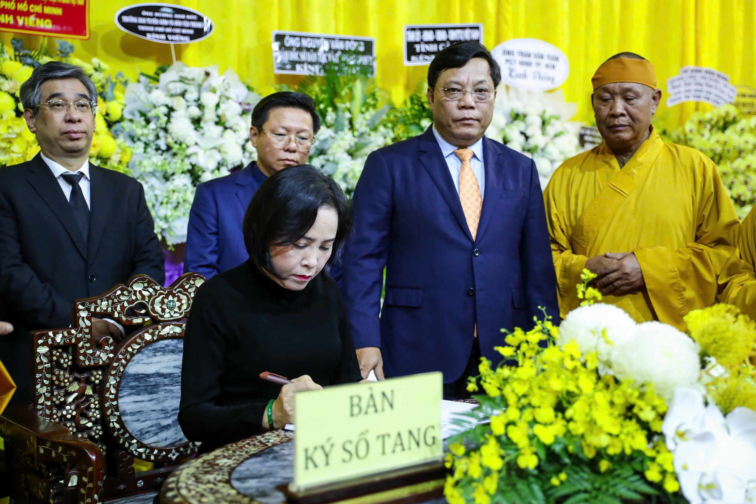 Lãnh đạo Đảng, Nhà nước, MTTQ Việt Nam viếng tang trưởng lão hòa thượng Thích Trí Tịnh- Ảnh 3. Lãnh đạo Đảng, Nhà nước, MTTQ Việt Nam viếng tang trưởng lão hòa thượng Thích Trí Tịnh- Ảnh 3.