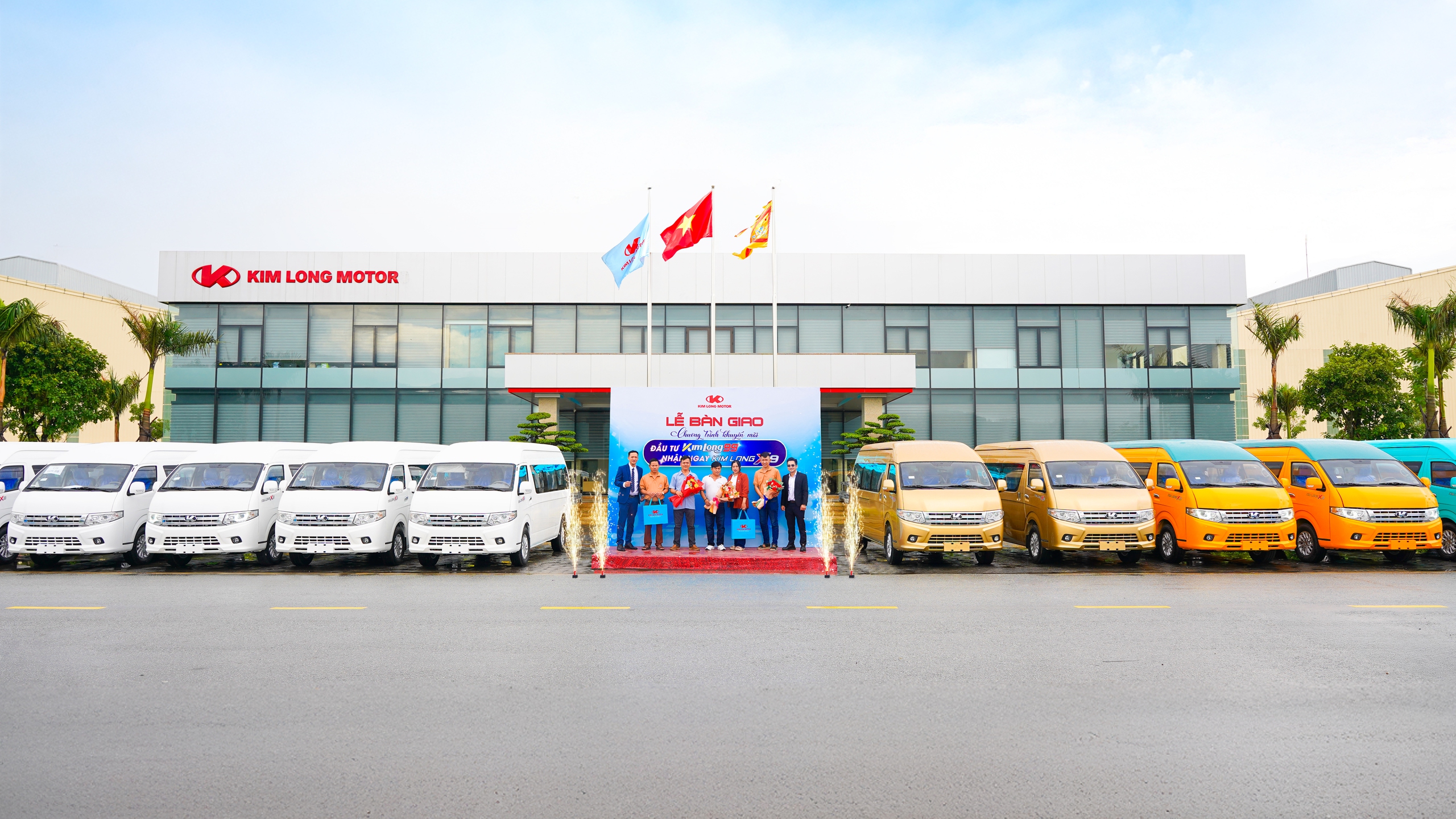 Kim Long Motor tiếp tục tặng xe Kim Long X9 khi mua Kim Long 99- Ảnh 1. Kim Long Motor tiếp tục tặng xe Kim Long X9 khi mua Kim Long 99- Ảnh 1.