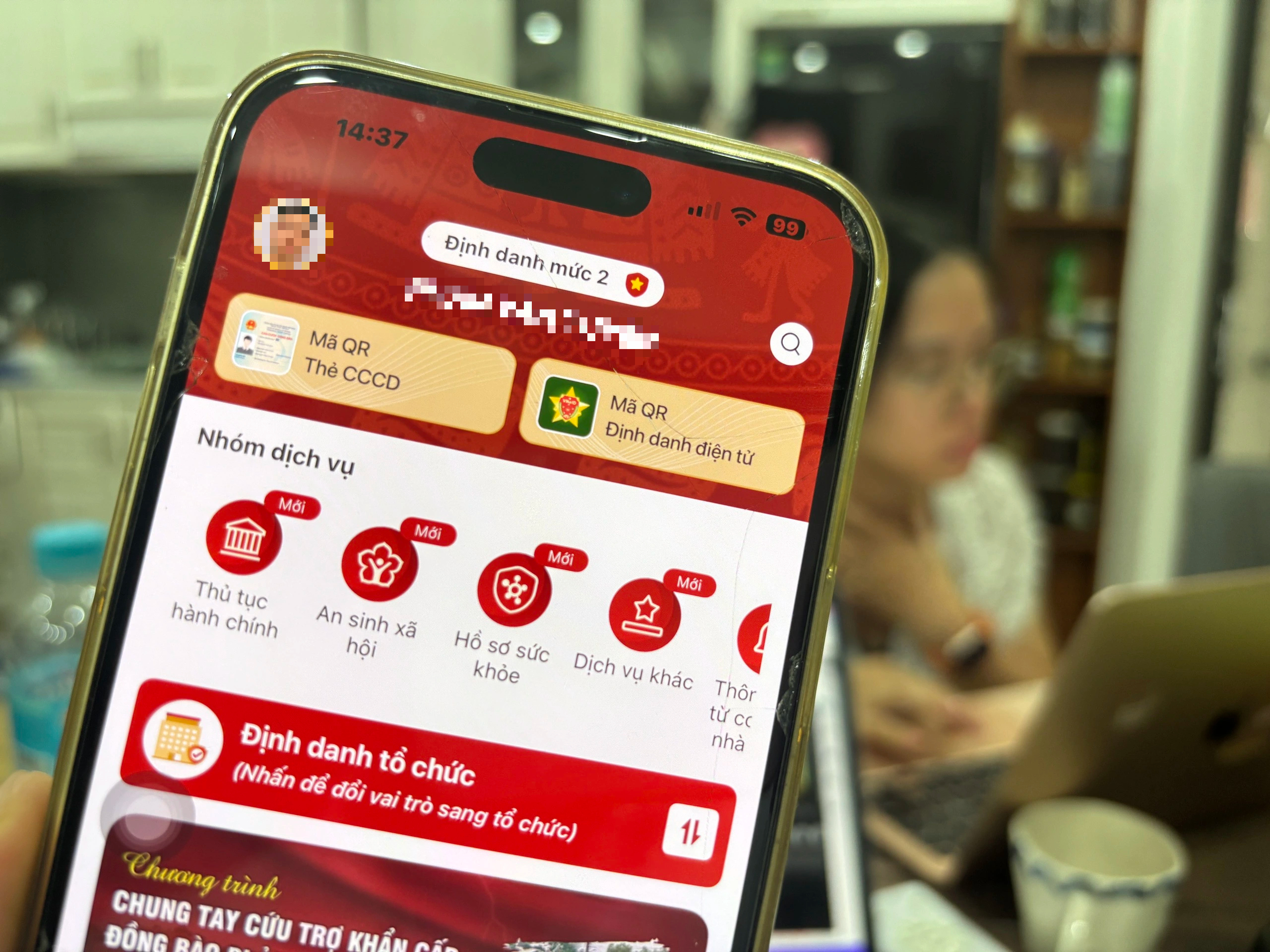 Không được yêu cầu người dân nộp bản chính nếu giấy tờ đã tích hợp VNeID - Ảnh 1.