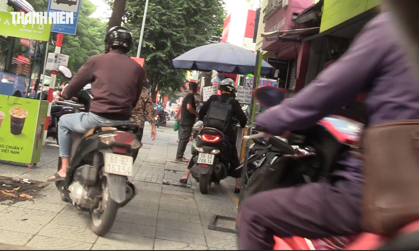 30 phút, gần 400 xe máy đi trên vỉa hè Võ Thị Sáu bị CSGT phạt nguội- Ảnh 3.