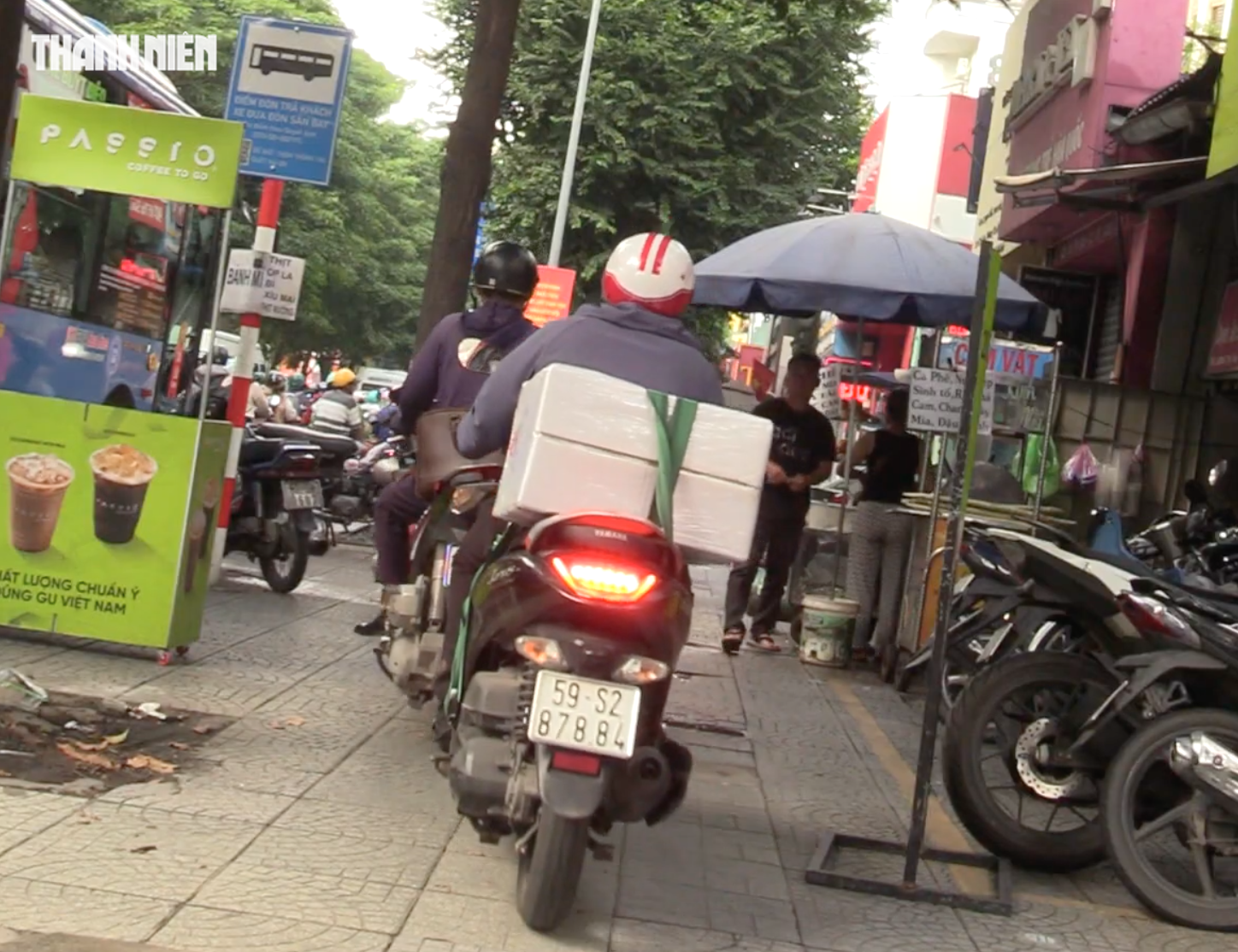 30 phút, gần 400 xe máy đi trên vỉa hè Võ Thị Sáu bị CSGT phạt nguội- Ảnh 6.