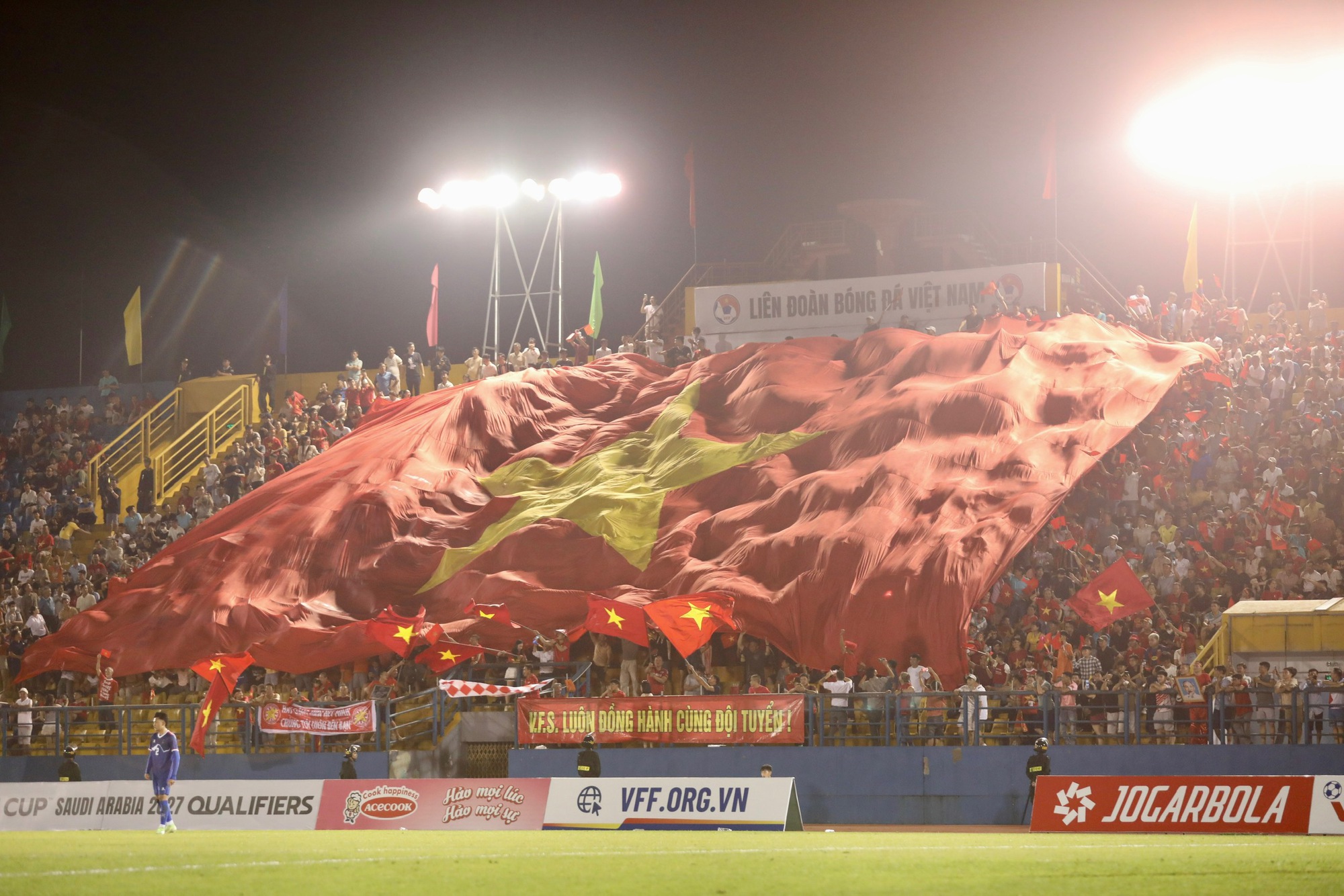 Sân Mỹ Đình nhận câu hỏi nóng, Cục TDTT Việt Nam trả lời thế nào?- Ảnh 3.