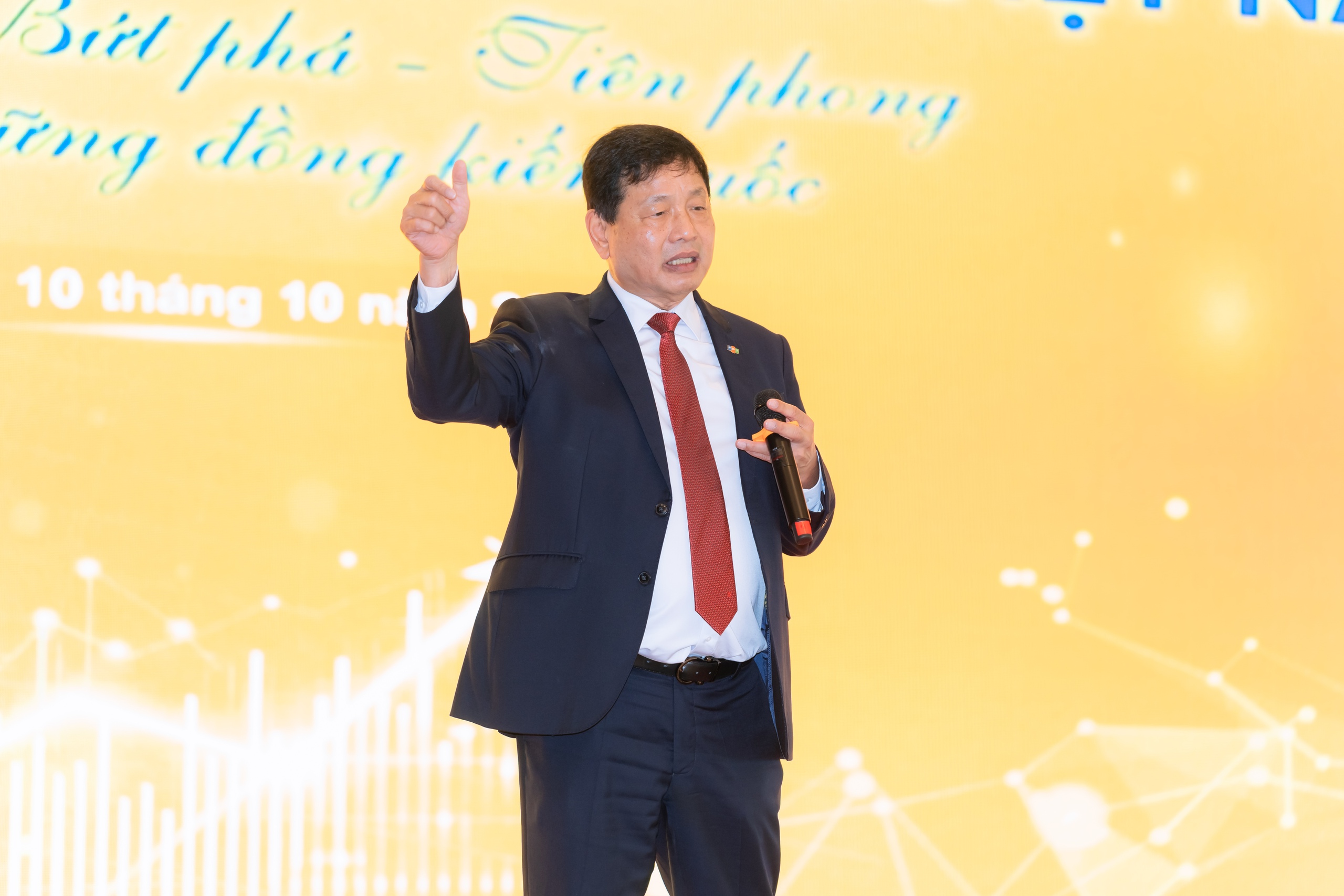 10 năm tới doanh nghiệp Việt cần làm gì để chuyển từ 'làm thuê' sang 'làm chủ'? - Ảnh 1.