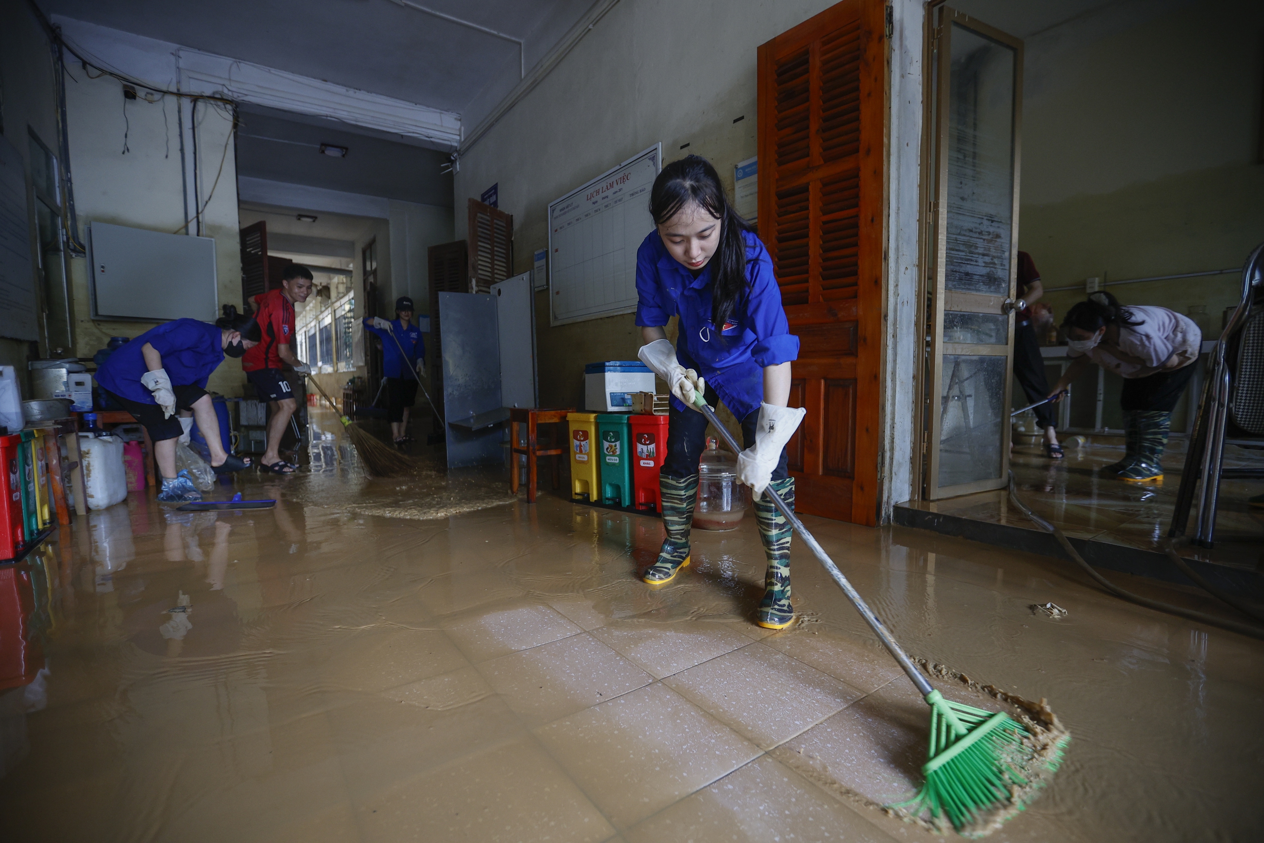 Hình ảnh Trường ĐH Sư phạm Thái Nguyên ngổn ngang sau lũ lịch sử- Ảnh 4. Hình ảnh Trường ĐH Sư phạm Thái Nguyên ngổn ngang sau lũ lịch sử- Ảnh 4.
