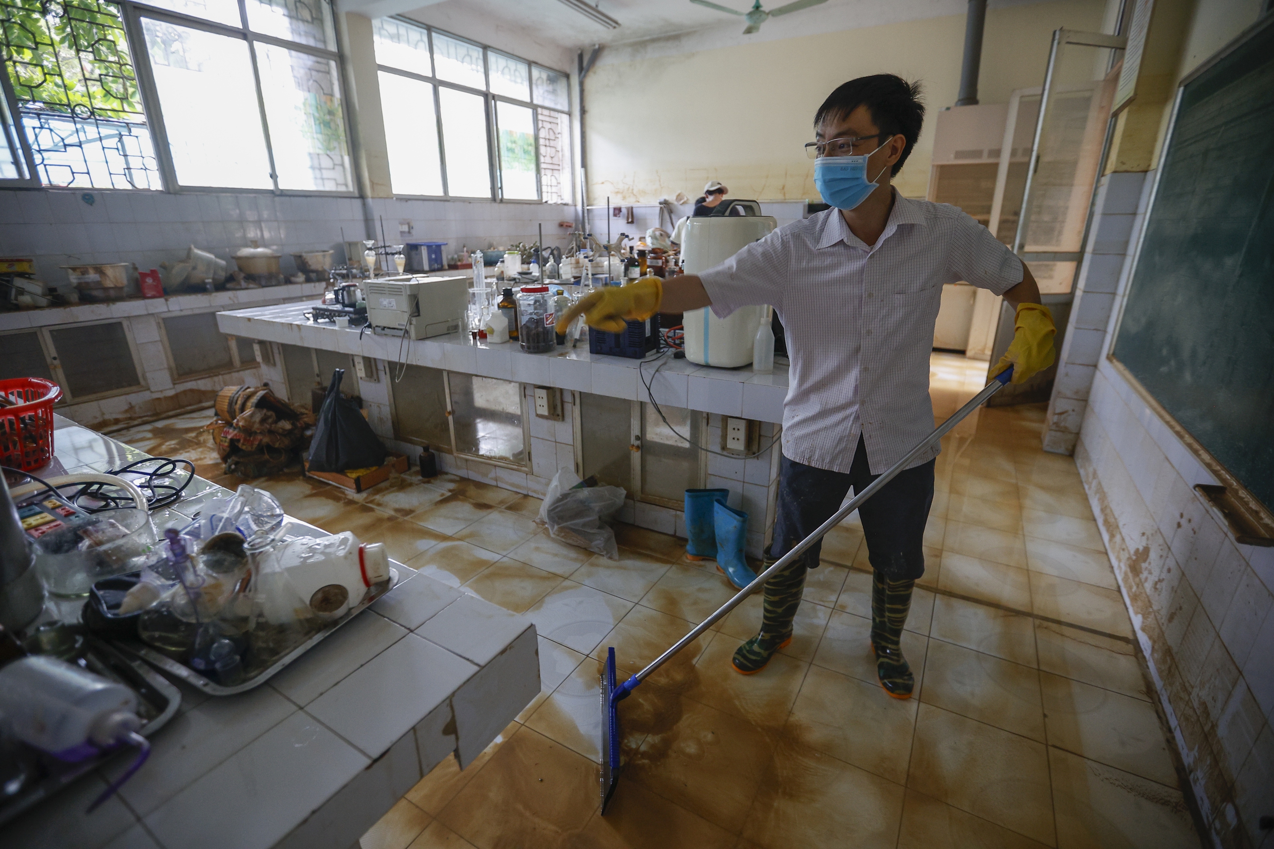 Hình ảnh Trường ĐH Sư phạm Thái Nguyên ngổn ngang sau lũ lịch sử- Ảnh 3. Hình ảnh Trường ĐH Sư phạm Thái Nguyên ngổn ngang sau lũ lịch sử- Ảnh 3.