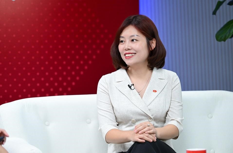 Lấy khách hàng làm trọng tâm, Techcombank giành giải vàng   - Ảnh 2.