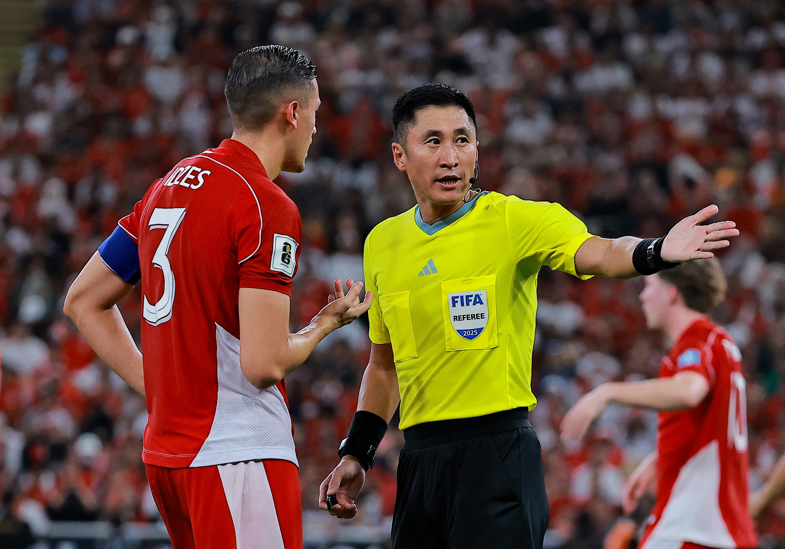Trưởng đoàn Indonesia bất ngờ ‘tố’ HLV Kluivert ngay trên truyền hình, PSSI sẽ kiện trọng tài- Ảnh 3. Trưởng đoàn Indonesia bất ngờ ‘tố’ HLV Kluivert ngay trên truyền hình, PSSI sẽ kiện trọng tài- Ảnh 3.