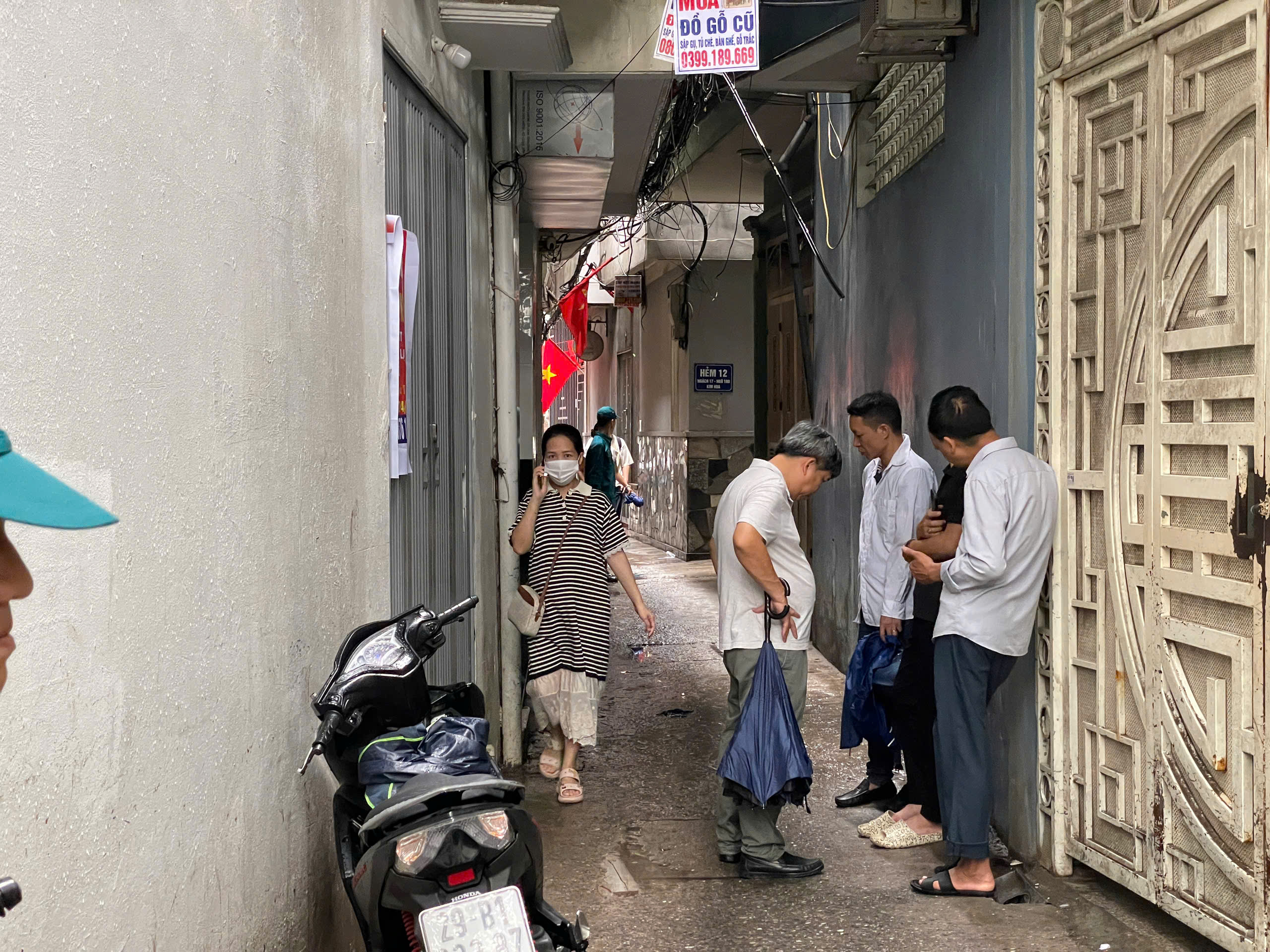 Vụ cháy nhà ở Hà Nội khiến 5 người chết: Ám ảnh tiếng kêu cứu - Ảnh 2. Vụ cháy nhà ở Hà Nội khiến 5 người chết: Ám ảnh tiếng kêu cứu - Ảnh 2.