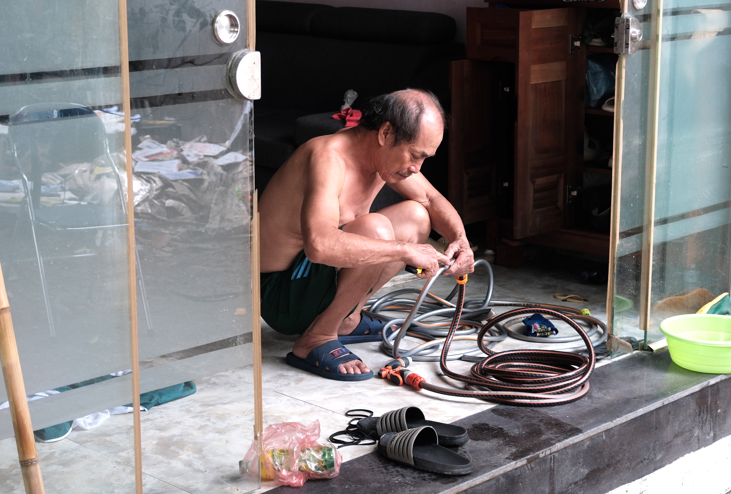 Nỗi ám ảnh của hàng trăm hộ dân ở ngôi làng 'rốn ngập Hà Nội' - Ảnh 2.