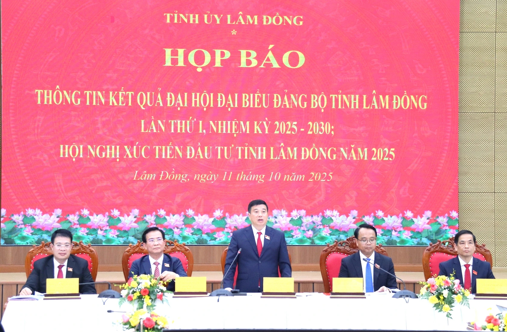 Tỉnh ủy Lâm Đồng họp báo sau đại hội: Gỡ điểm nghẽn cho phát triển bền vững - Ảnh 1.