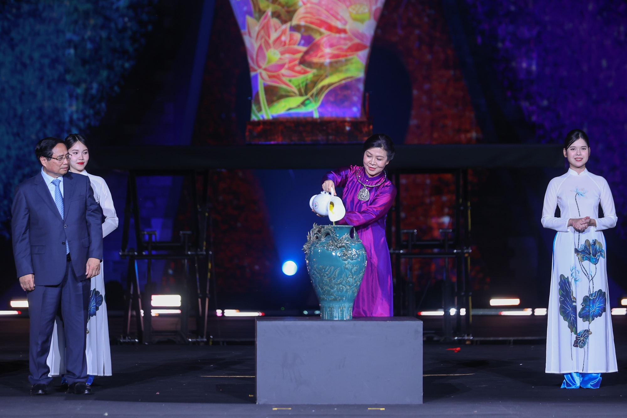 Lễ hội Văn hóa thế giới tại Hà Nội 'sẻ chia với đồng bào bị thiên tai' - Ảnh 2.