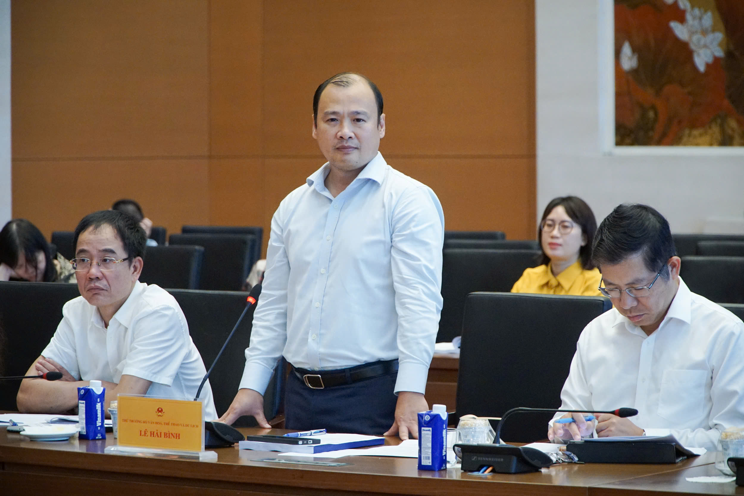 Thứ trưởng Bộ VH-TT-DL nói lý do chưa đề xuất mô hình tập đoàn báo chí- Ảnh 2.
