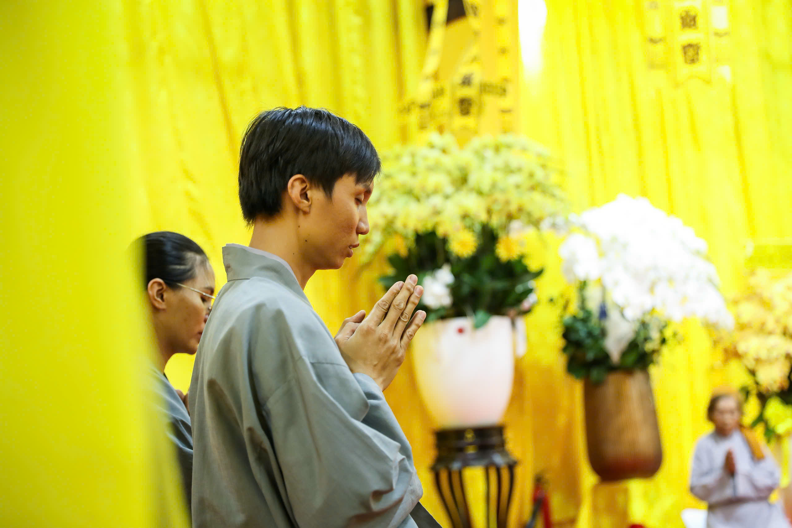 Người dân, phật tử TP.HCM viếng trưởng lão hòa thượng Thích Trí Tịnh ở chùa Vĩnh Nghiêm - Ảnh 9.