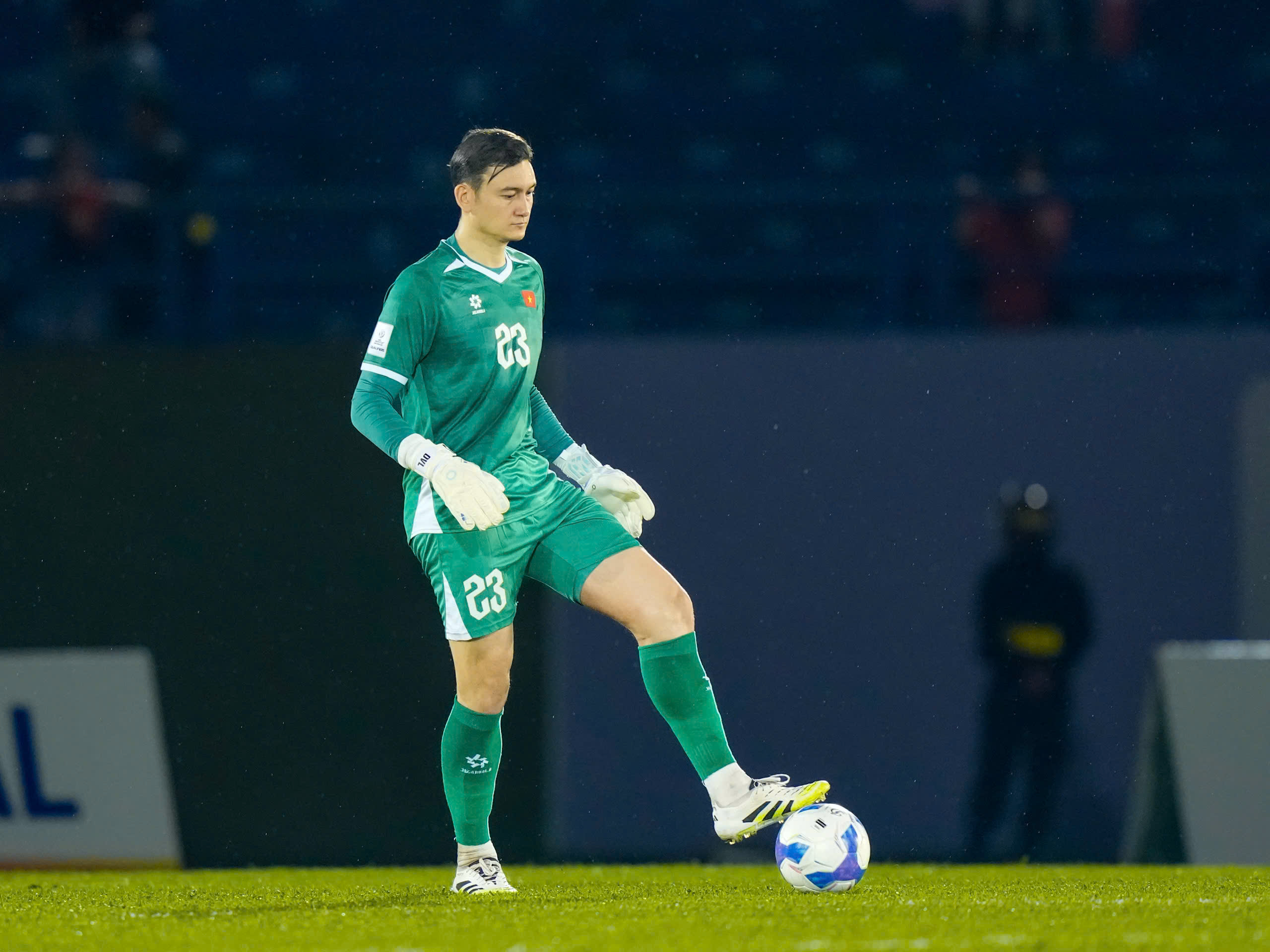 Đội tuyển Việt Nam 'thay máu' vị trí quan trọng: Thủ môn cao 1,91 m trám chỗ Văn Lâm?- Ảnh 1.