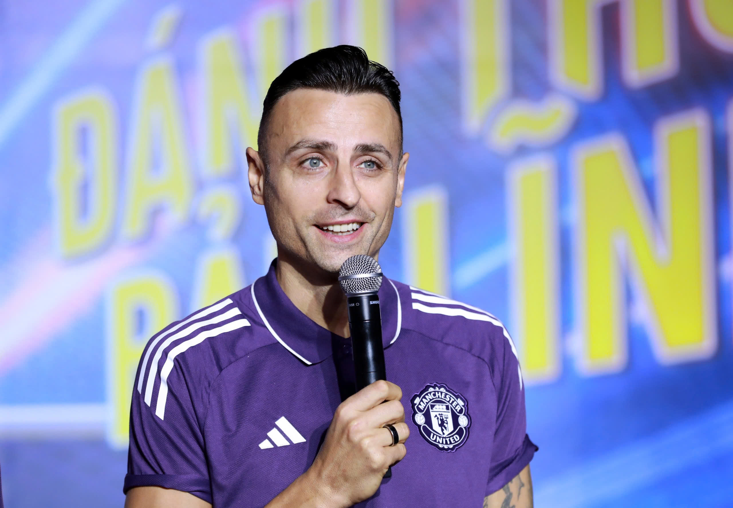 ក្រុមជើងខ្លាំងរបស់កីឡាករ M.U ប្រឈមមុខដាក់គ្នាខណៈដែលដឹកនាំក្រុមបាល់ទាត់តាមដងផ្លូវវៀតណាមចំនួន ៤ - រូបថត ៣. Bộ tứ huyền thoại M.U đối đầu nhau khi dẫn dắt 4 đội bóng đá đường phố Việt Nam- Ảnh 3.