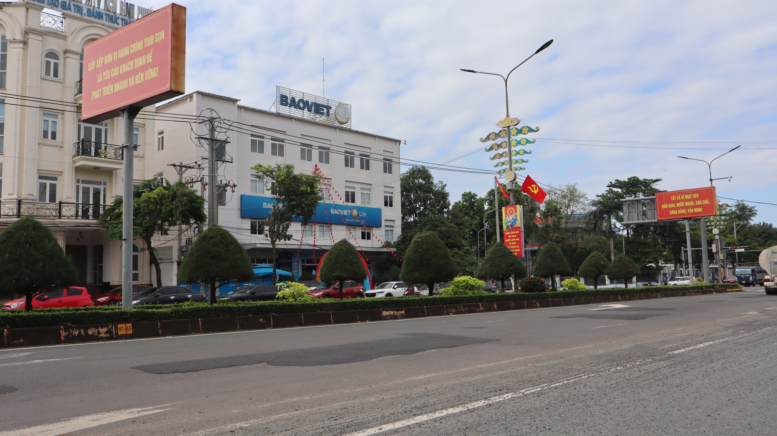 Quốc lộ 14 ở Đồng Nai vá mãi vẫn hư, như 'giăng bẫy' người đi đường- Ảnh 17.