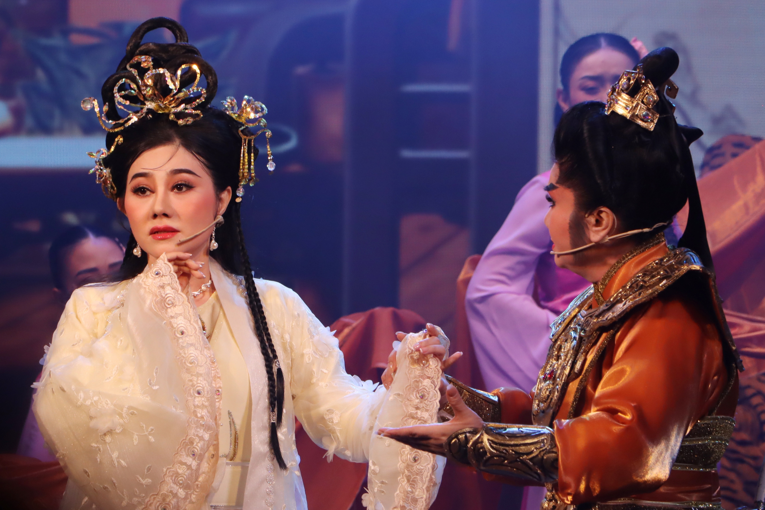 Nhan sắc và cuộc sống của NSND Quế Trân ở tuổi 44 - Ảnh 7.