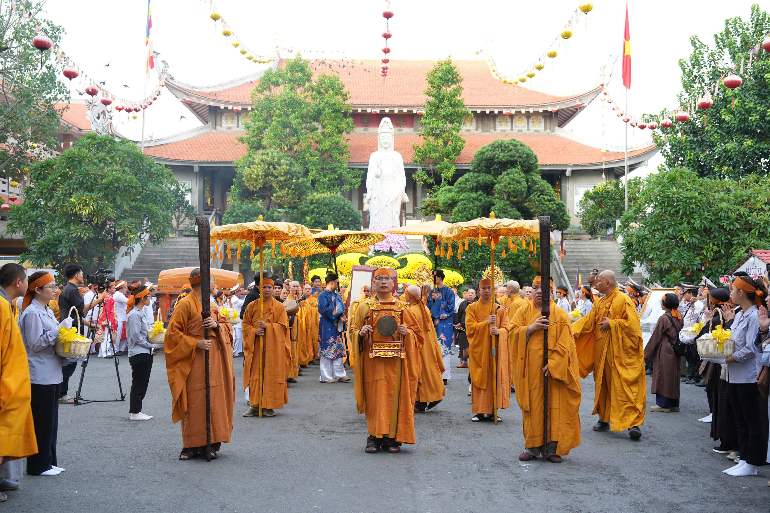 GHPGVN tiễn đưa kim quan trưởng lão hòa thượng Thích Trí Tịnh rời chùa Vĩnh Nghiêm - Ảnh 13.