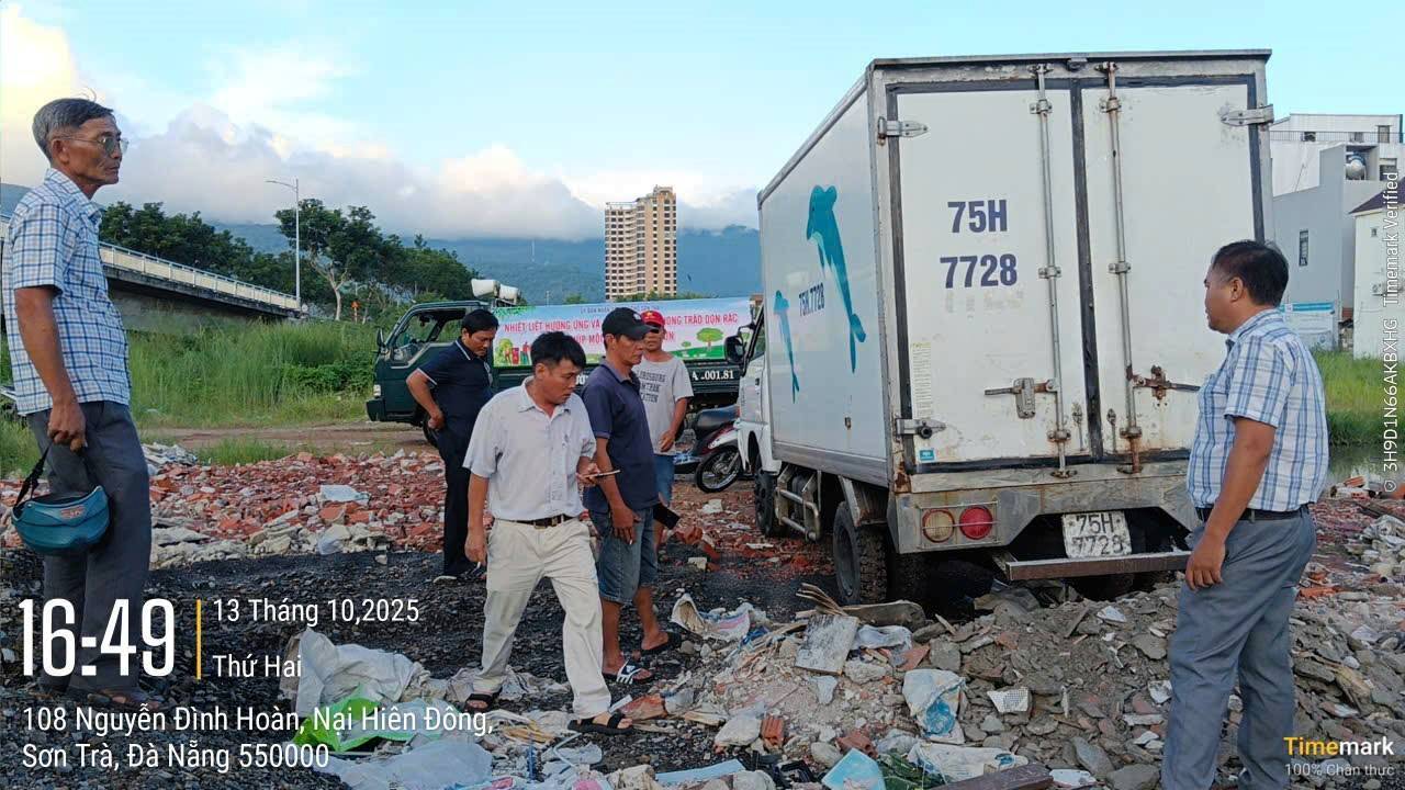 Đà Nẵng: Tổ phản ứng nhanh 'bắt nóng' hàng loạt vụ đổ trộm rác thải, xà bần - Ảnh 1.