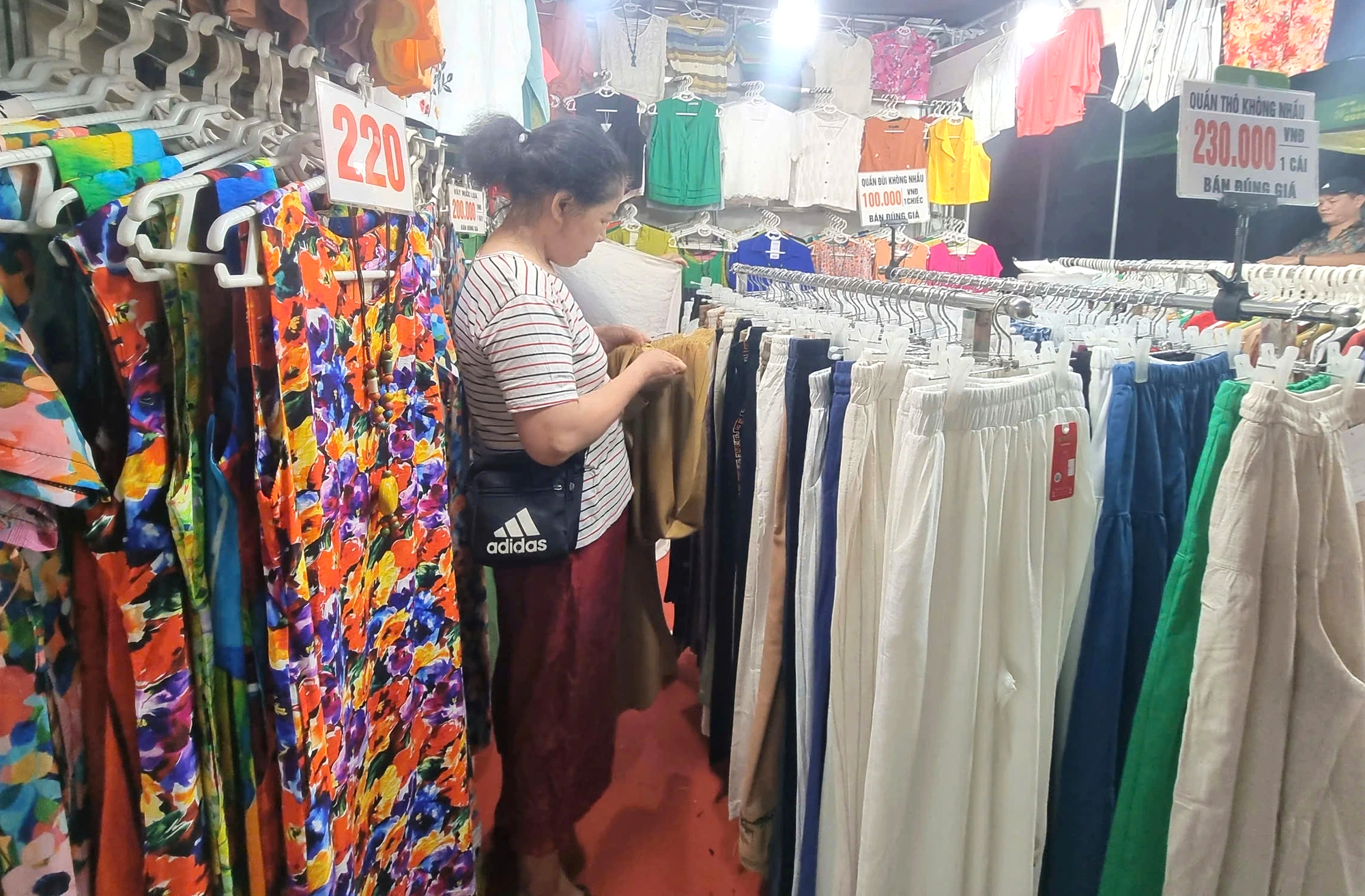 Cục Thuế: Không để hộ nào kinh doanh mà không kê khai thuế - Ảnh 1.