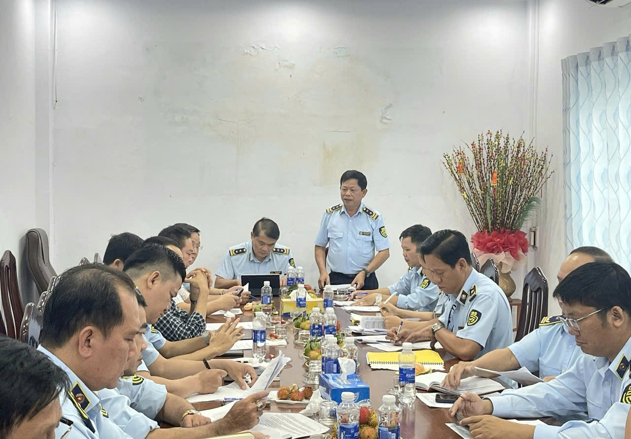 Quản lý thị trường Cần Thơ cần mạnh tay xử lý hàng giả, hàng cấm - Ảnh 1.